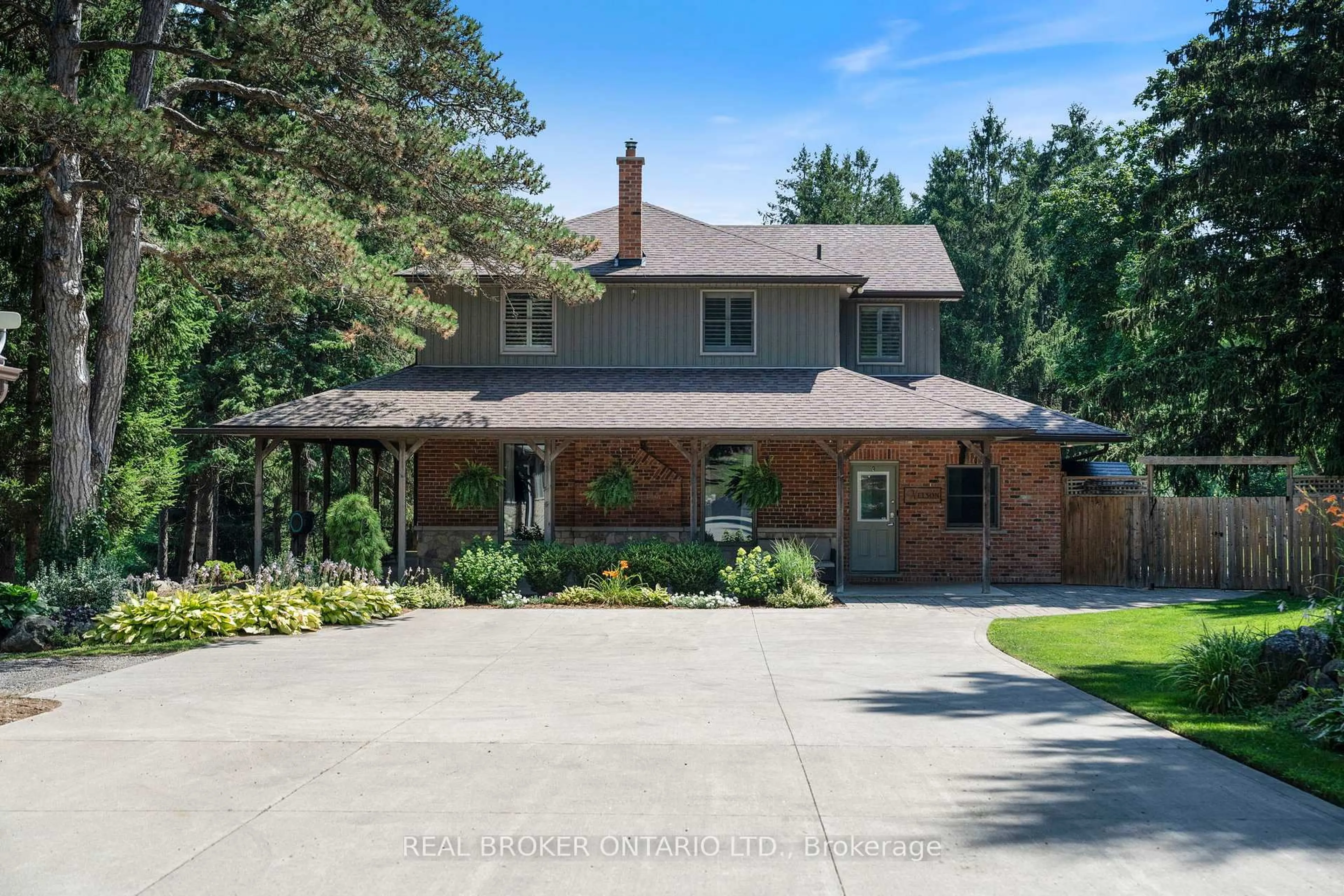 A pic from outside/outdoor area/front of a property/back of a property/a pic from drone, street for 182 Governor's Rd Rd, Brant Ontario N3L 3E1