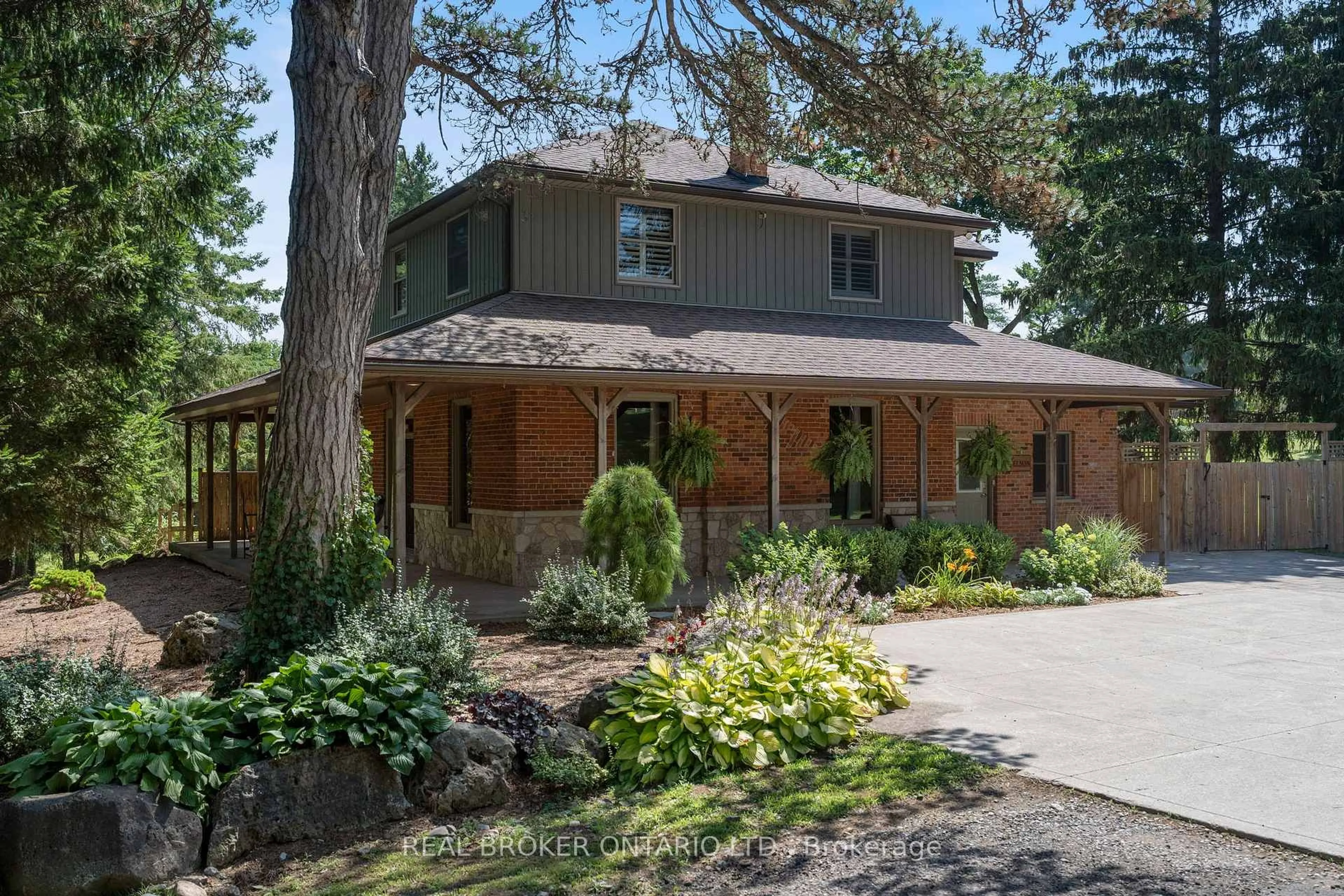 Home with brick exterior material, street for 182 Governor's Rd Rd, Brant Ontario N3L 3E1