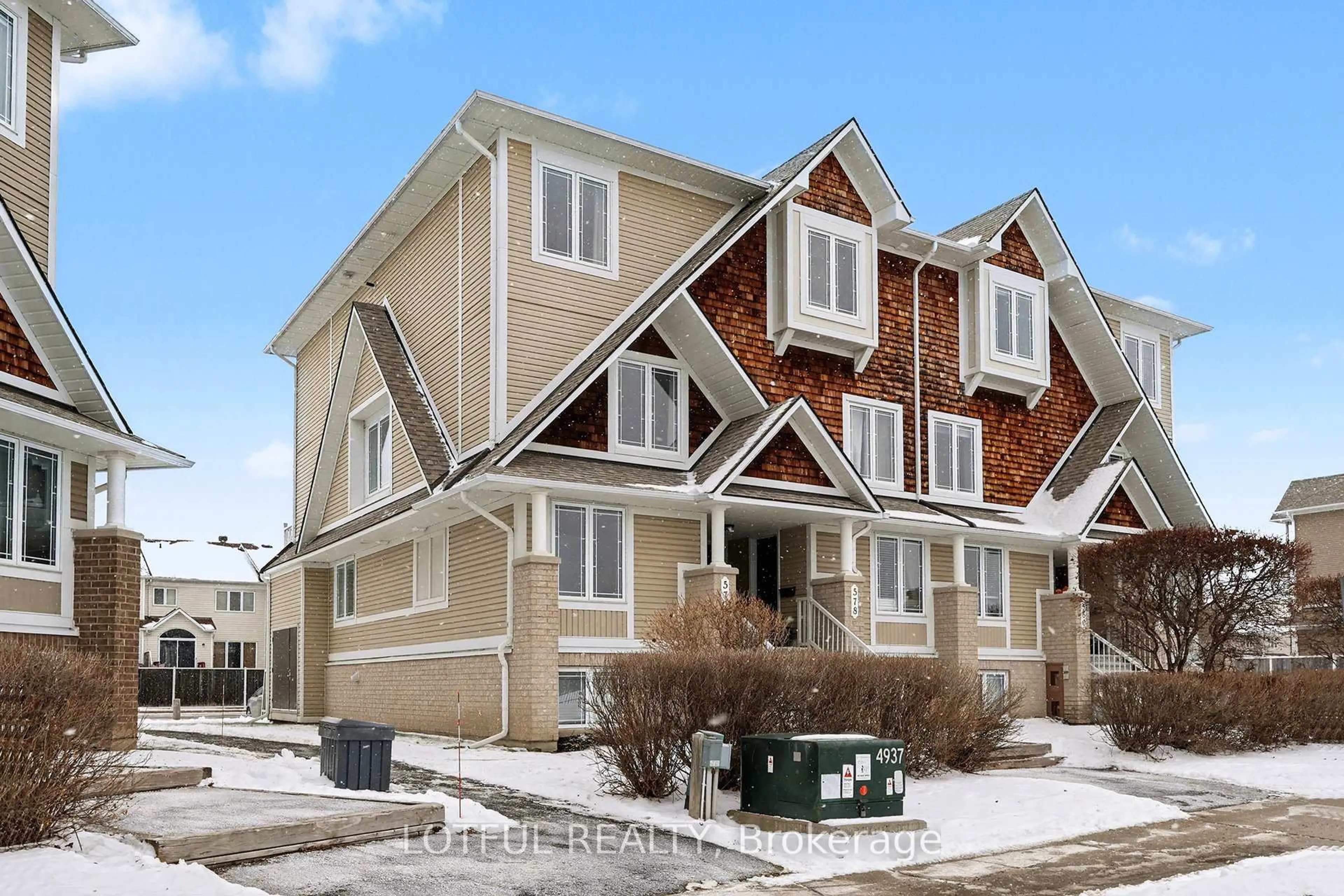Home with vinyl exterior material, street for 576 Lakeridge Dr, Ottawa Ontario K4A 0H4