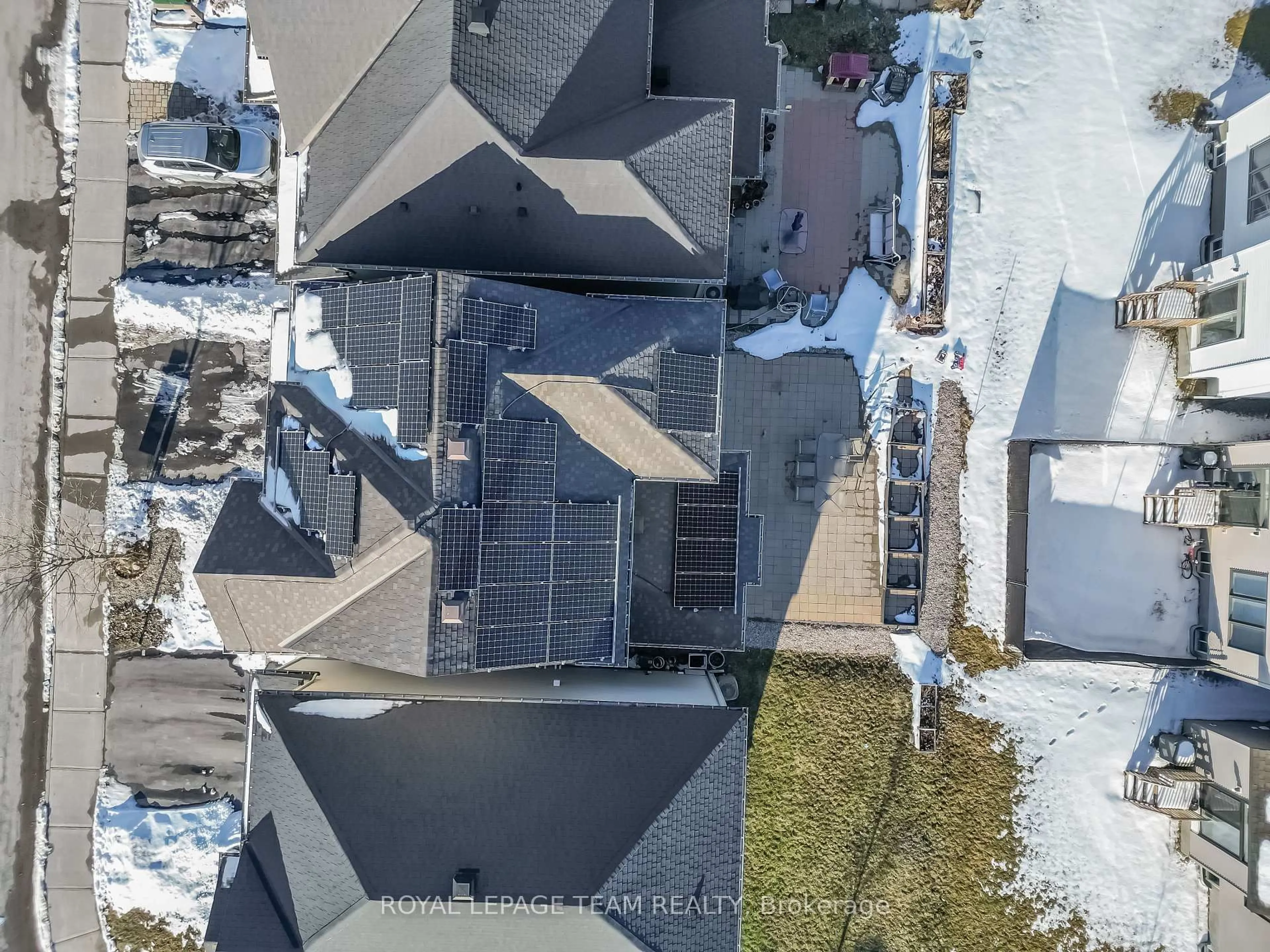 A pic from outside/outdoor area/front of a property/back of a property/a pic from drone, street for 335 Soldats Riendeau St, Ottawa Ontario K2J 6H4