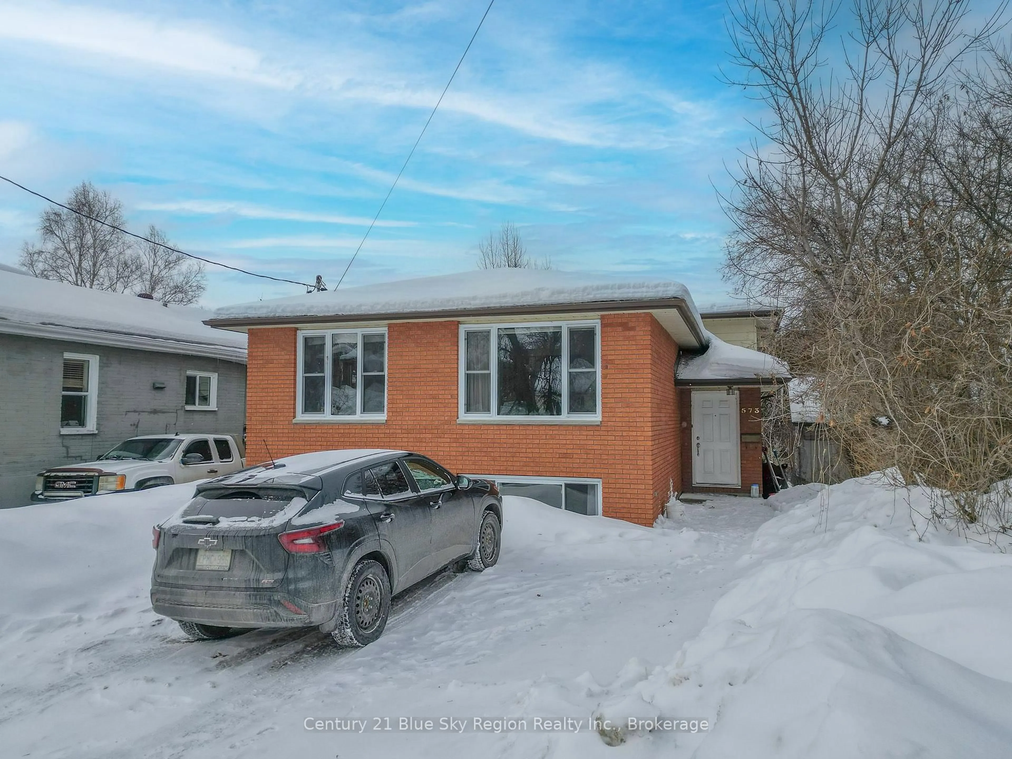 A pic from outside/outdoor area/front of a property/back of a property/a pic from drone, street for 573 McLeod St, North Bay Ontario P1B 5S9
