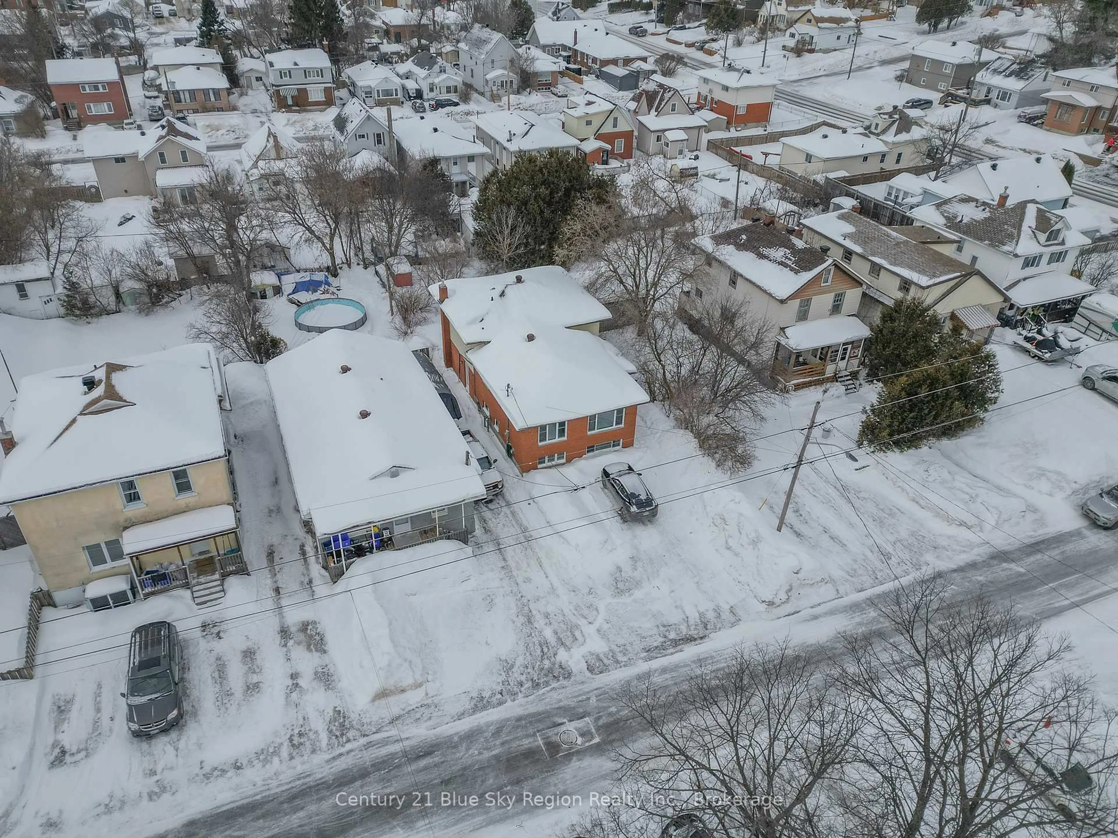 A pic from outside/outdoor area/front of a property/back of a property/a pic from drone, street for 573 McLeod St, North Bay Ontario P1B 5S9