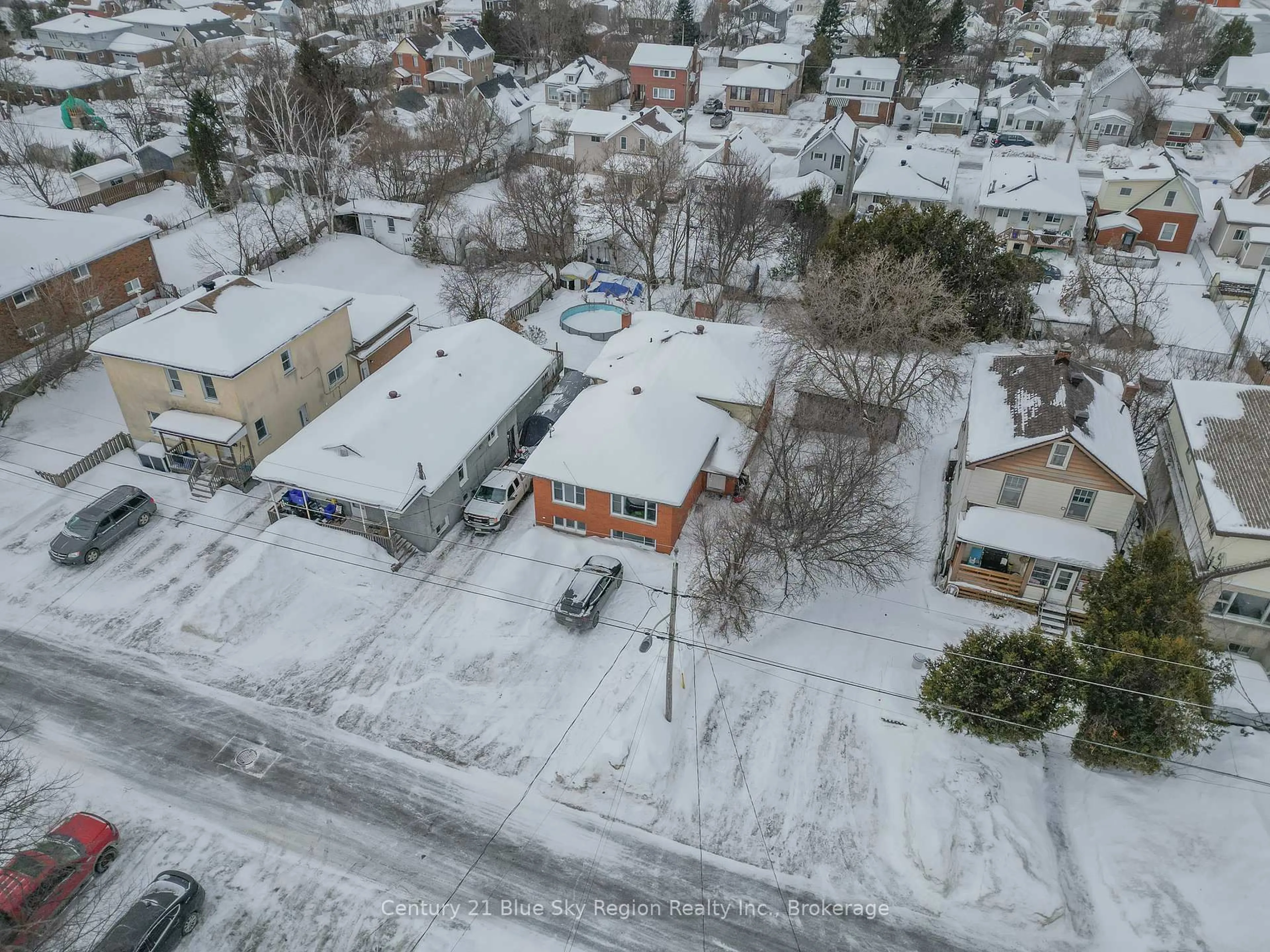 A pic from outside/outdoor area/front of a property/back of a property/a pic from drone, street for 573 McLeod St, North Bay Ontario P1B 5S9