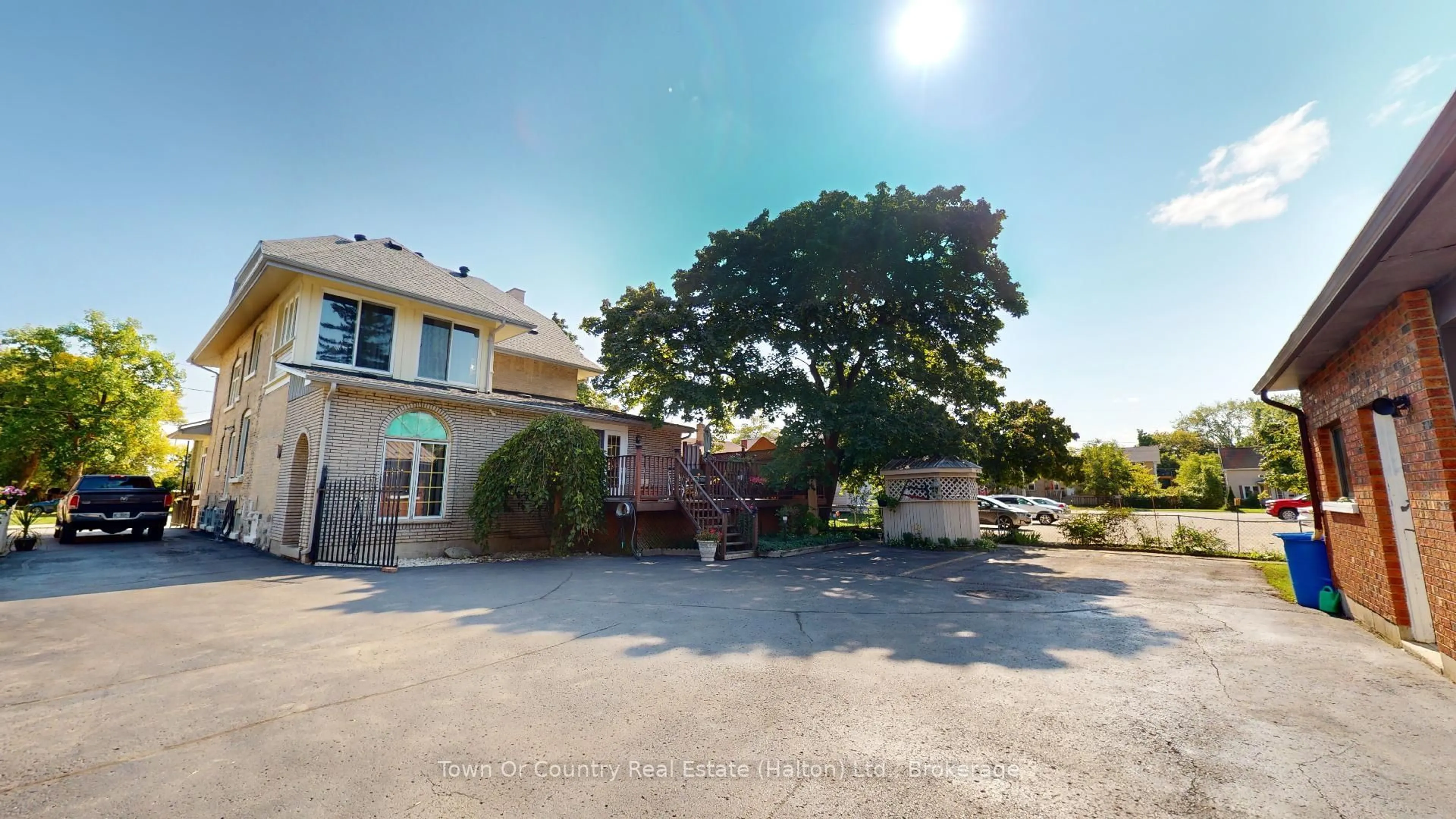 A pic from outside/outdoor area/front of a property/back of a property/a pic from drone, street for 540 10th Ave, Hanover Ontario N4N 2P4