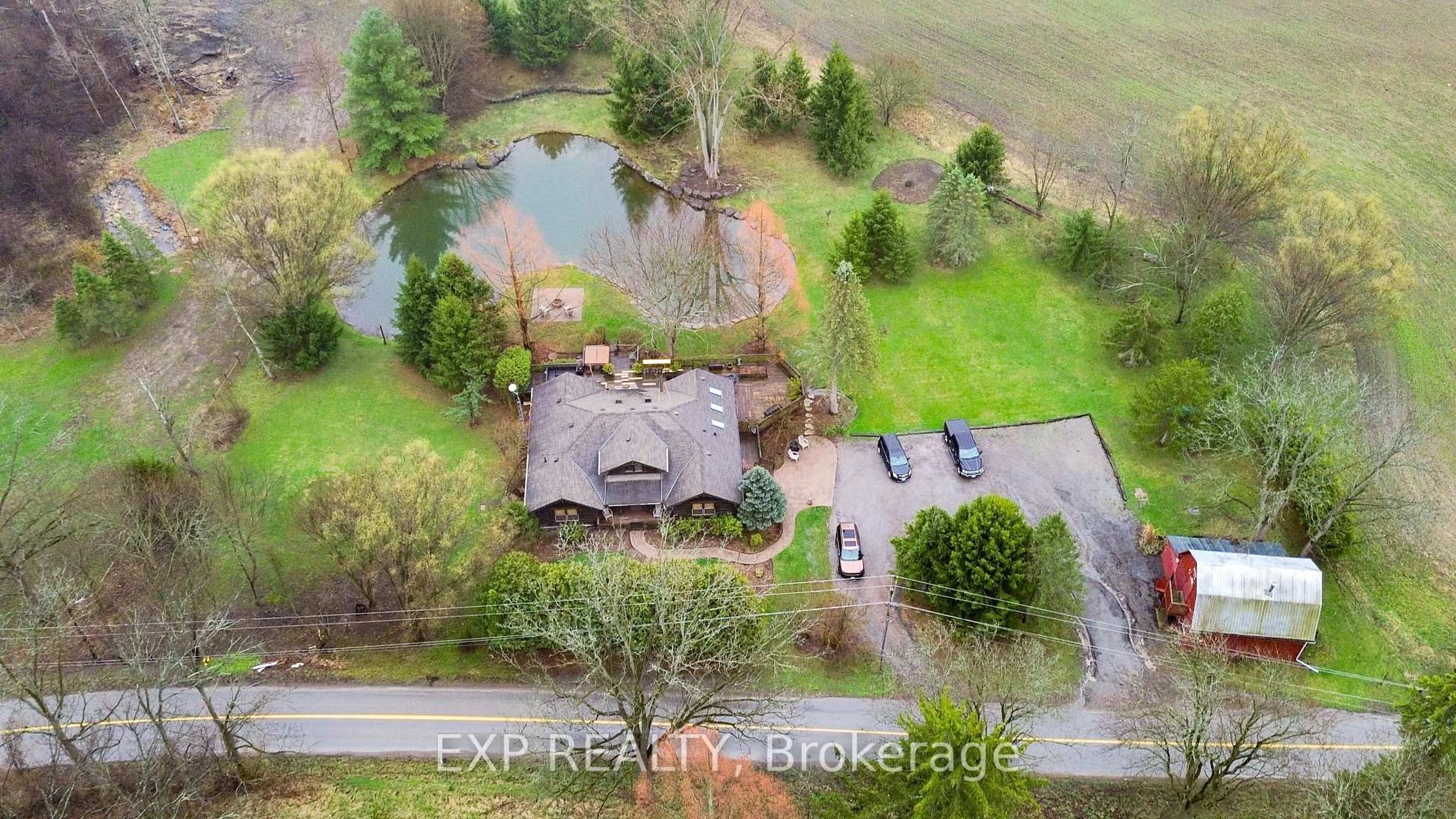 A pic from outside/outdoor area/front of a property/back of a property/a pic from drone, water/lake/river/ocean view for 1970 Hollow Rd, Thorold Ontario L2V 5H1
