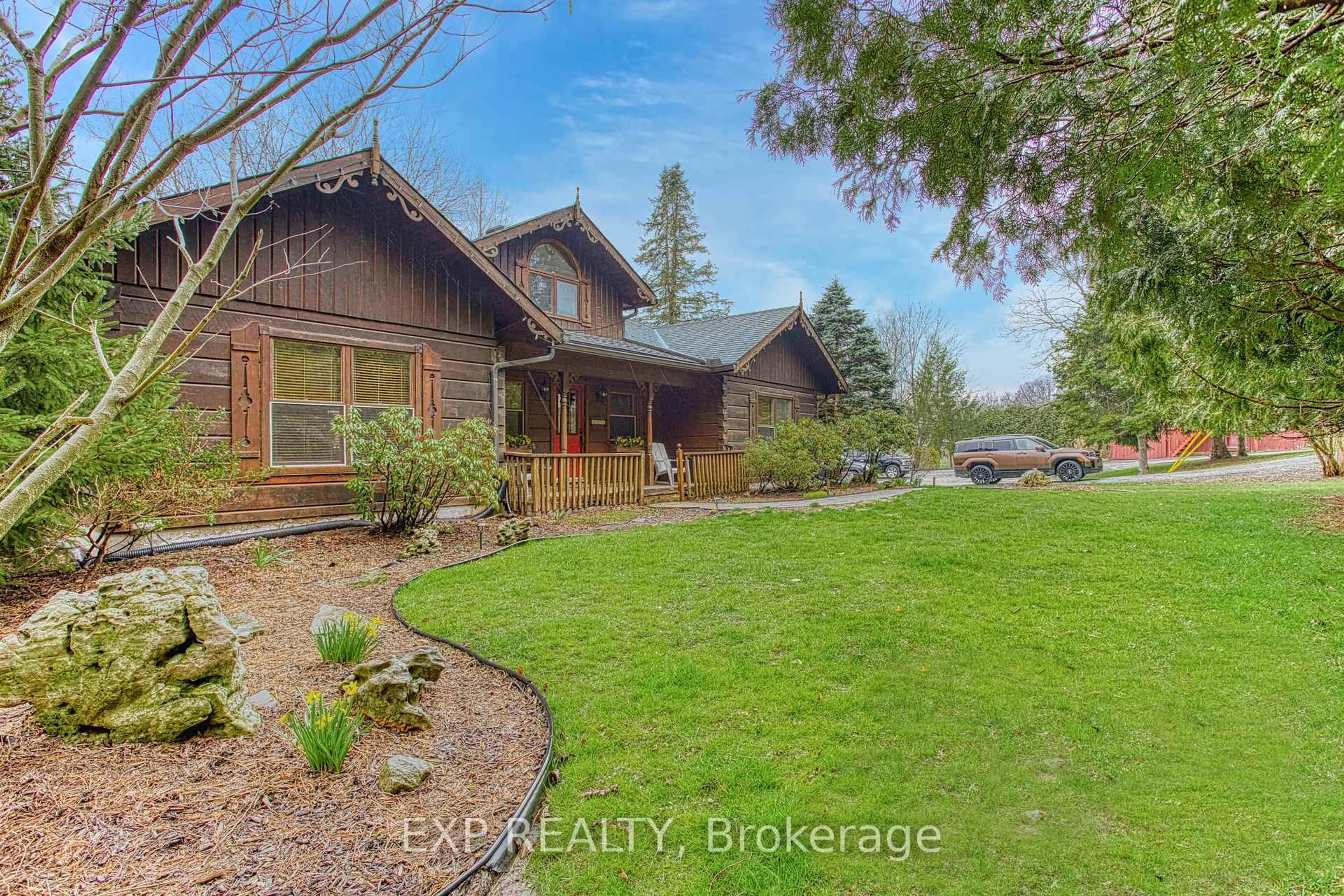 A pic from outside/outdoor area/front of a property/back of a property/a pic from drone, water/lake/river/ocean view for 1970 Hollow Rd, Thorold Ontario L2V 5H1