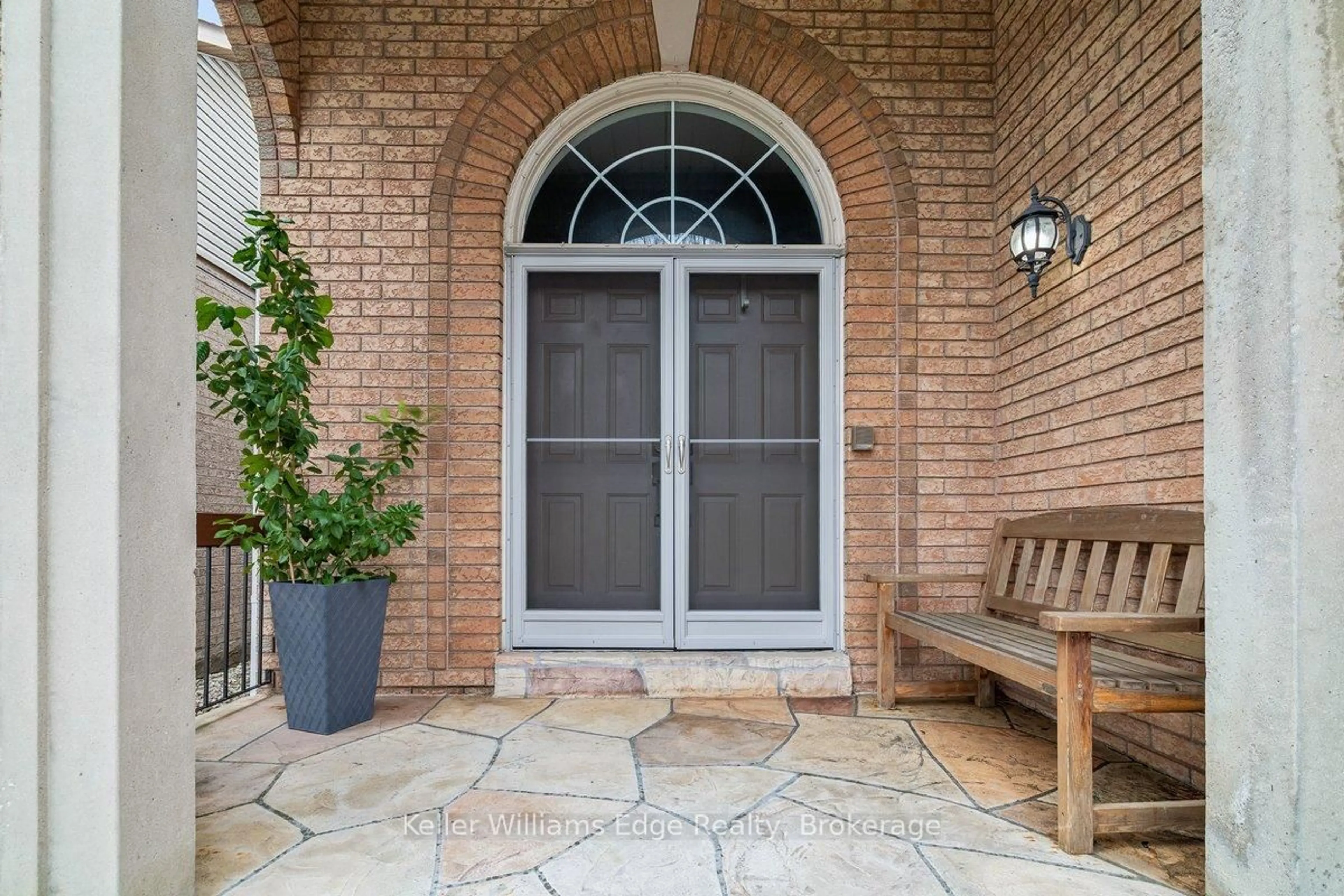 Indoor entryway for 40 Brookhurst Cres, Hamilton Ontario L8B 0M5