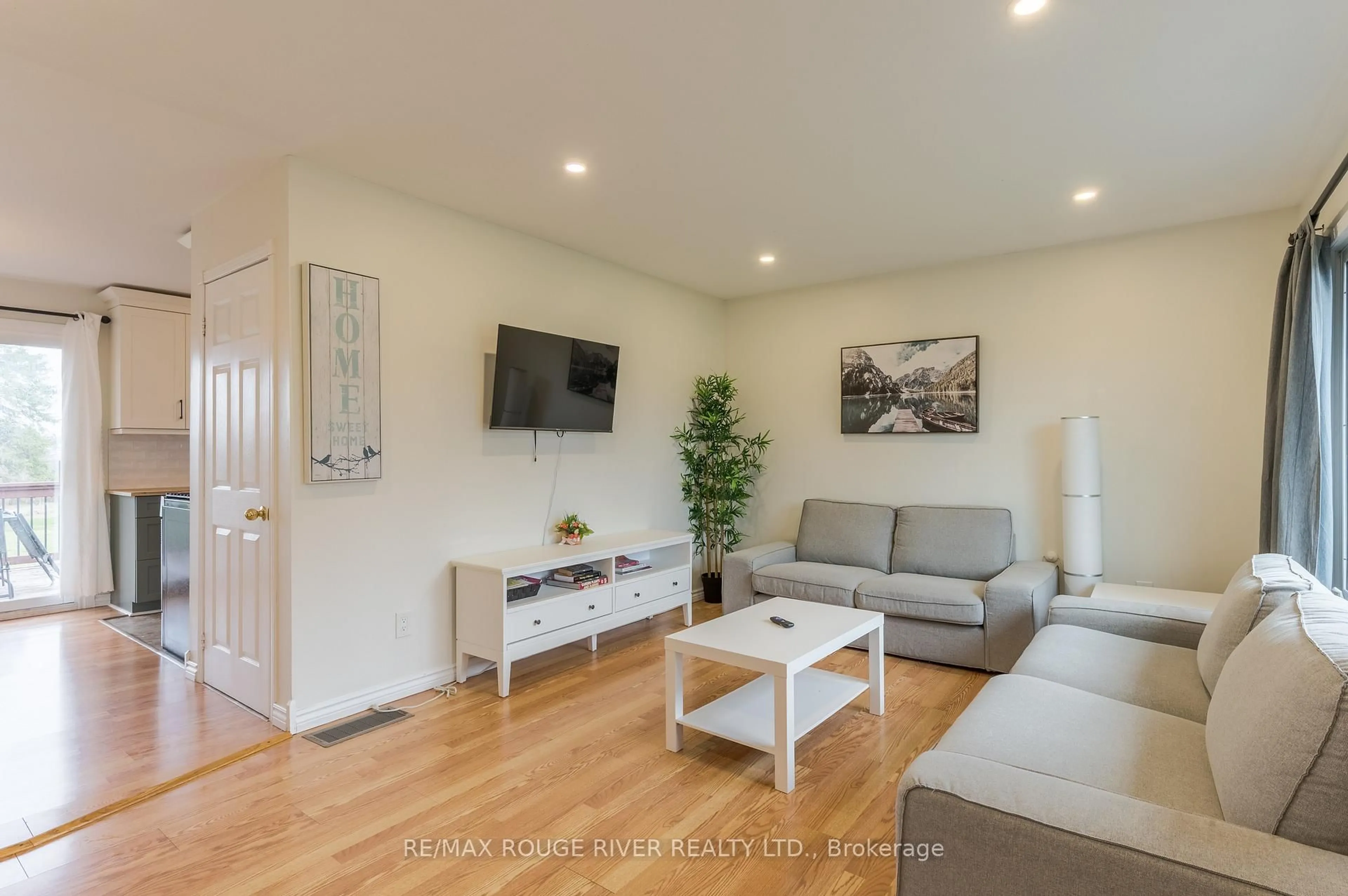 Living room with furniture, wood/laminate floor for 39 Bay St St, Trent Hills Ontario K0L 1Y0