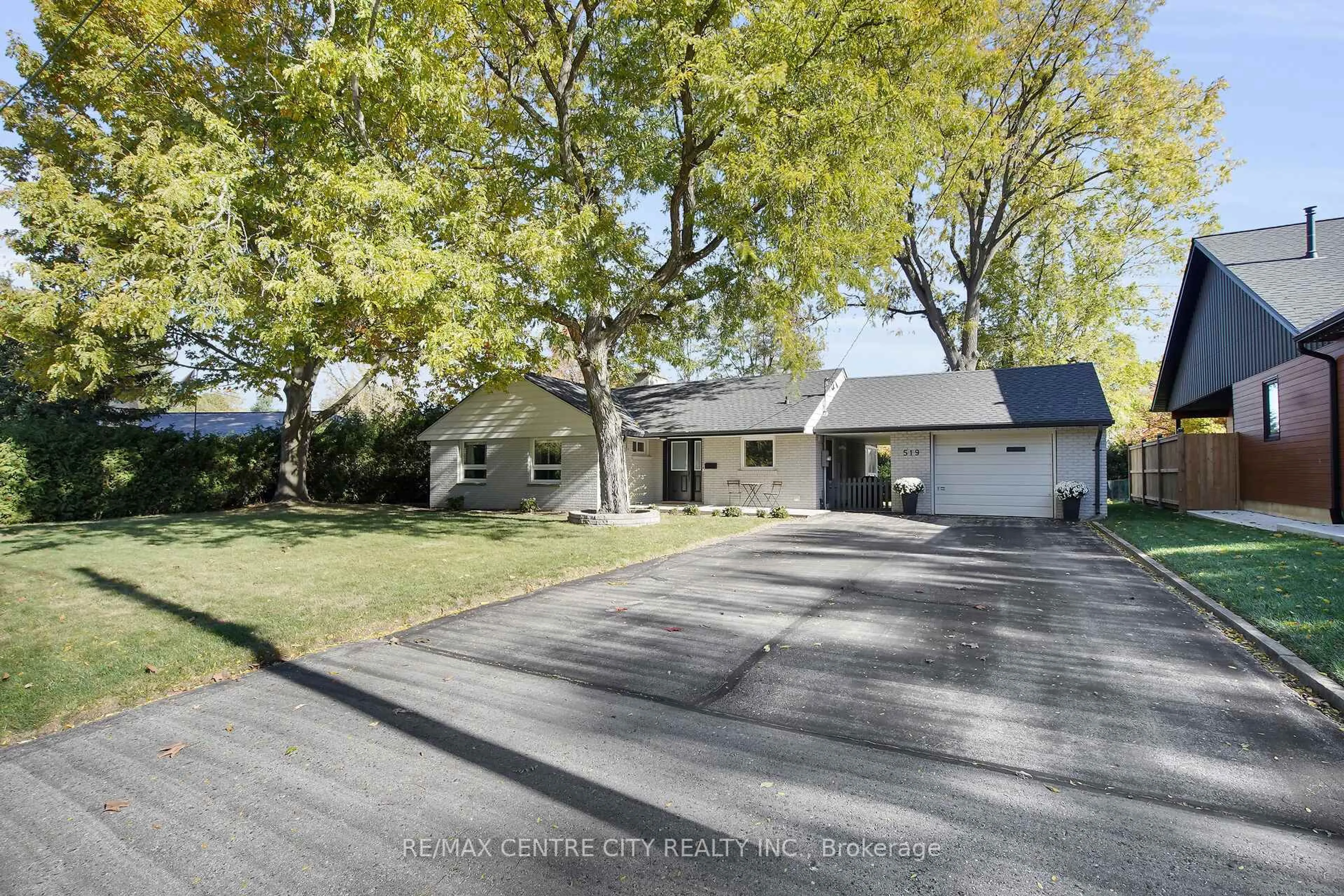 A pic from outside/outdoor area/front of a property/back of a property/a pic from drone, street for 519 East Mile Rd, London North Ontario N6H 3K7