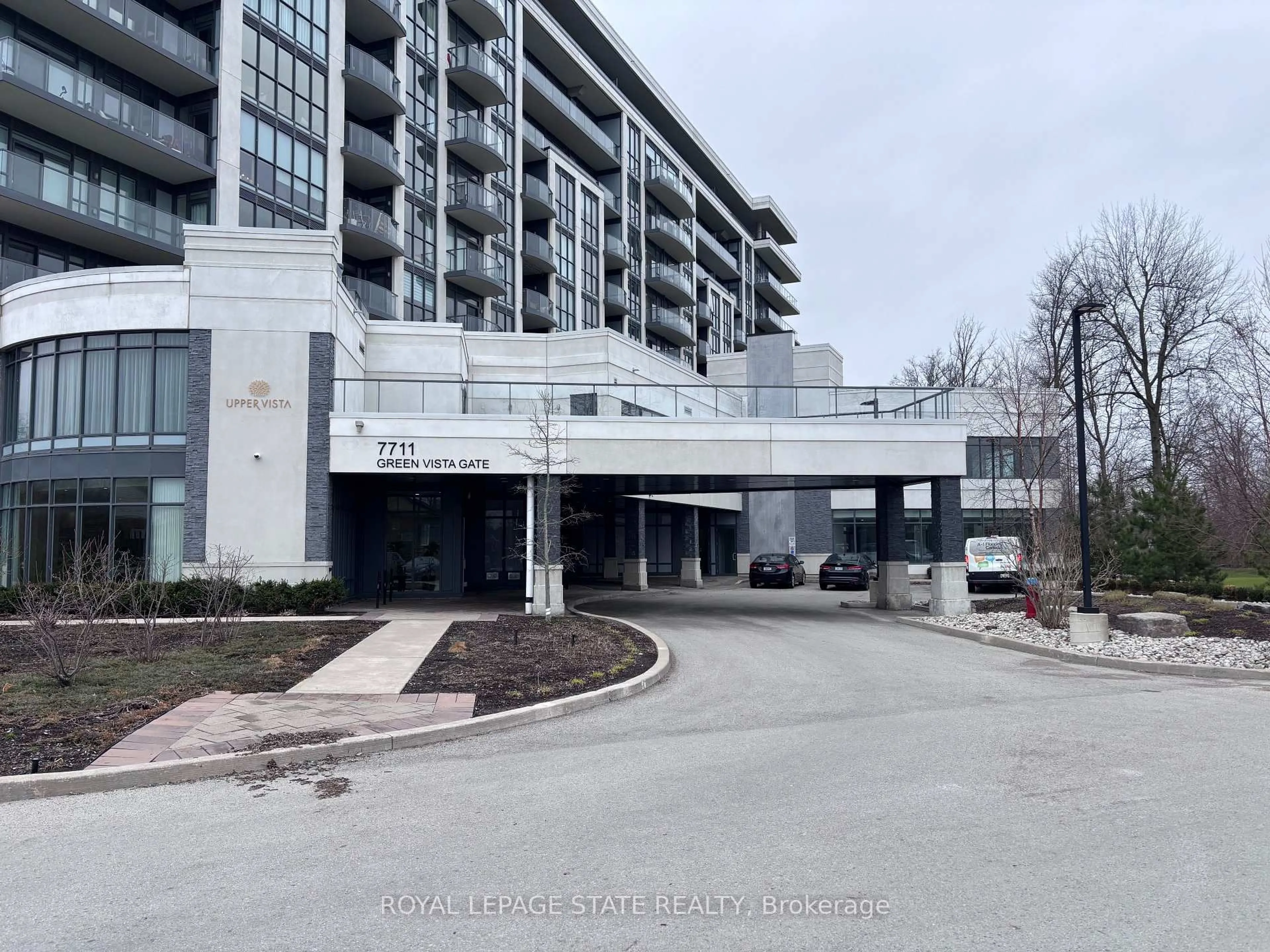 Indoor foyer for 7711 Green Vista Gate #803, Niagara Falls Ontario L2G 0Y9