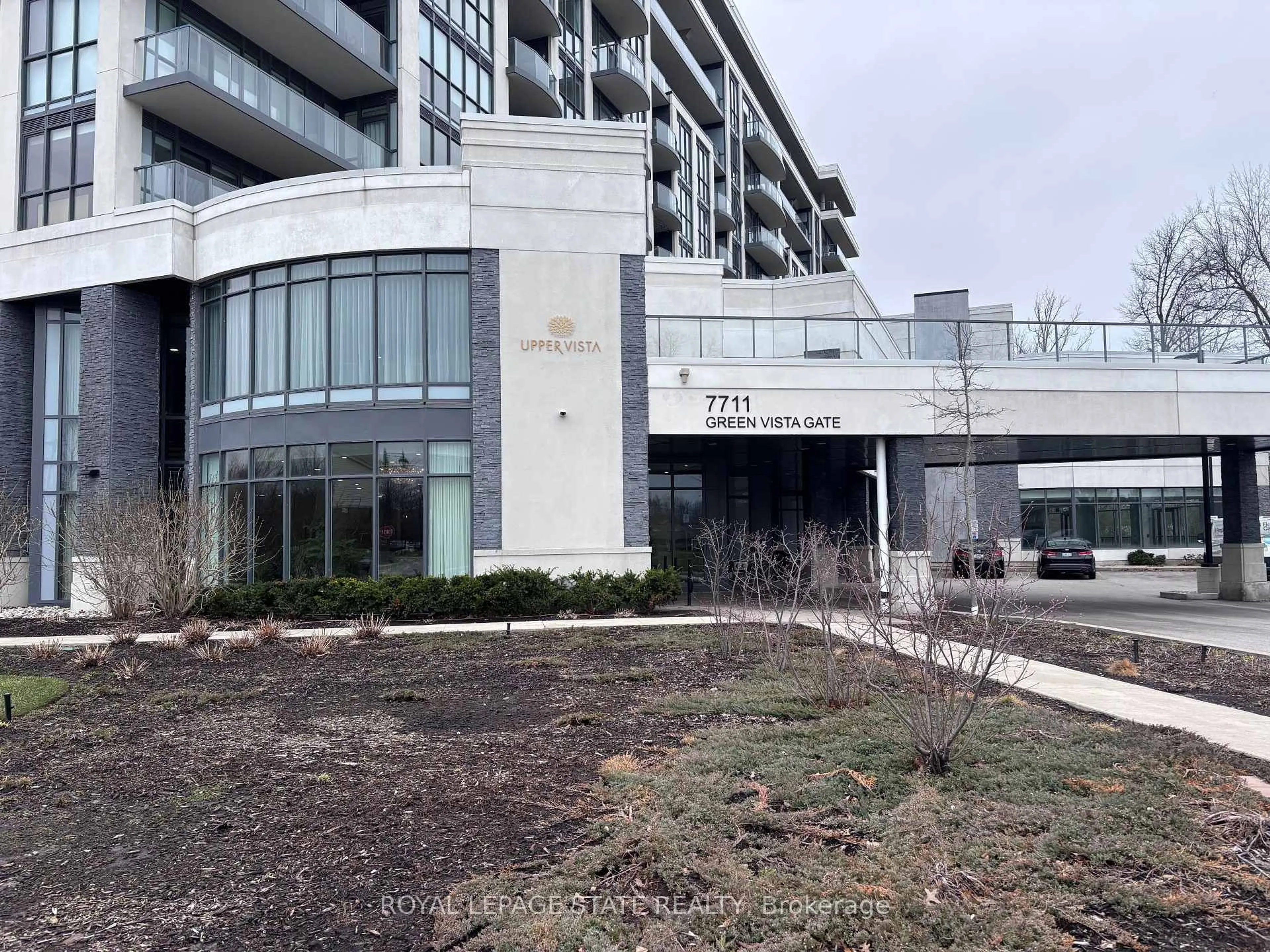 Indoor foyer for 7711 Green Vista Gate #803, Niagara Falls Ontario L2G 0Y9