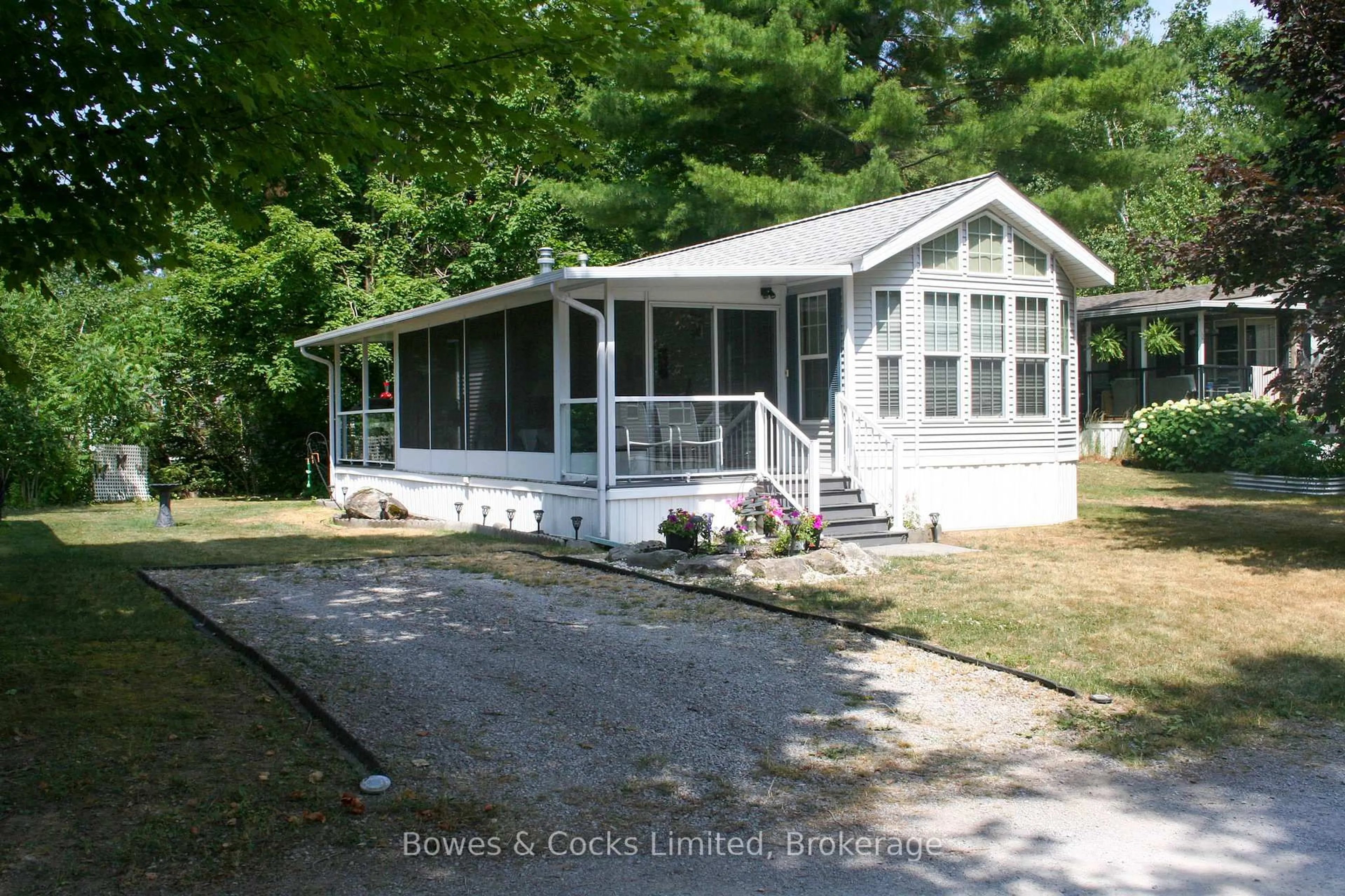 Home with vinyl exterior material, water/lake/river/ocean view for 2 Rockhaven-Pioneer Pt, Selwyn Ontario K0L 2H0