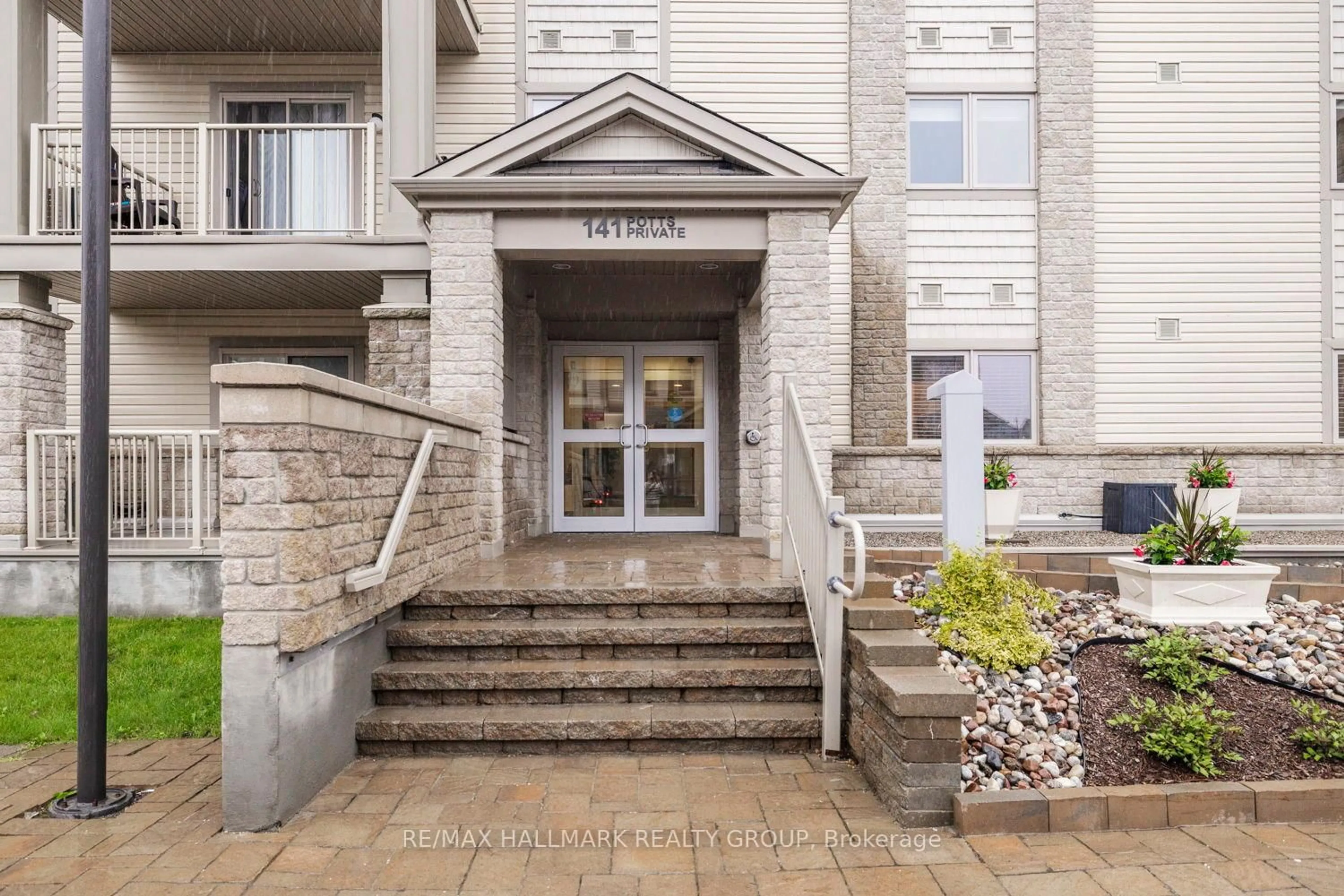 Indoor foyer for 141 Potts Private #309, Ottawa Ontario K4A 0N7