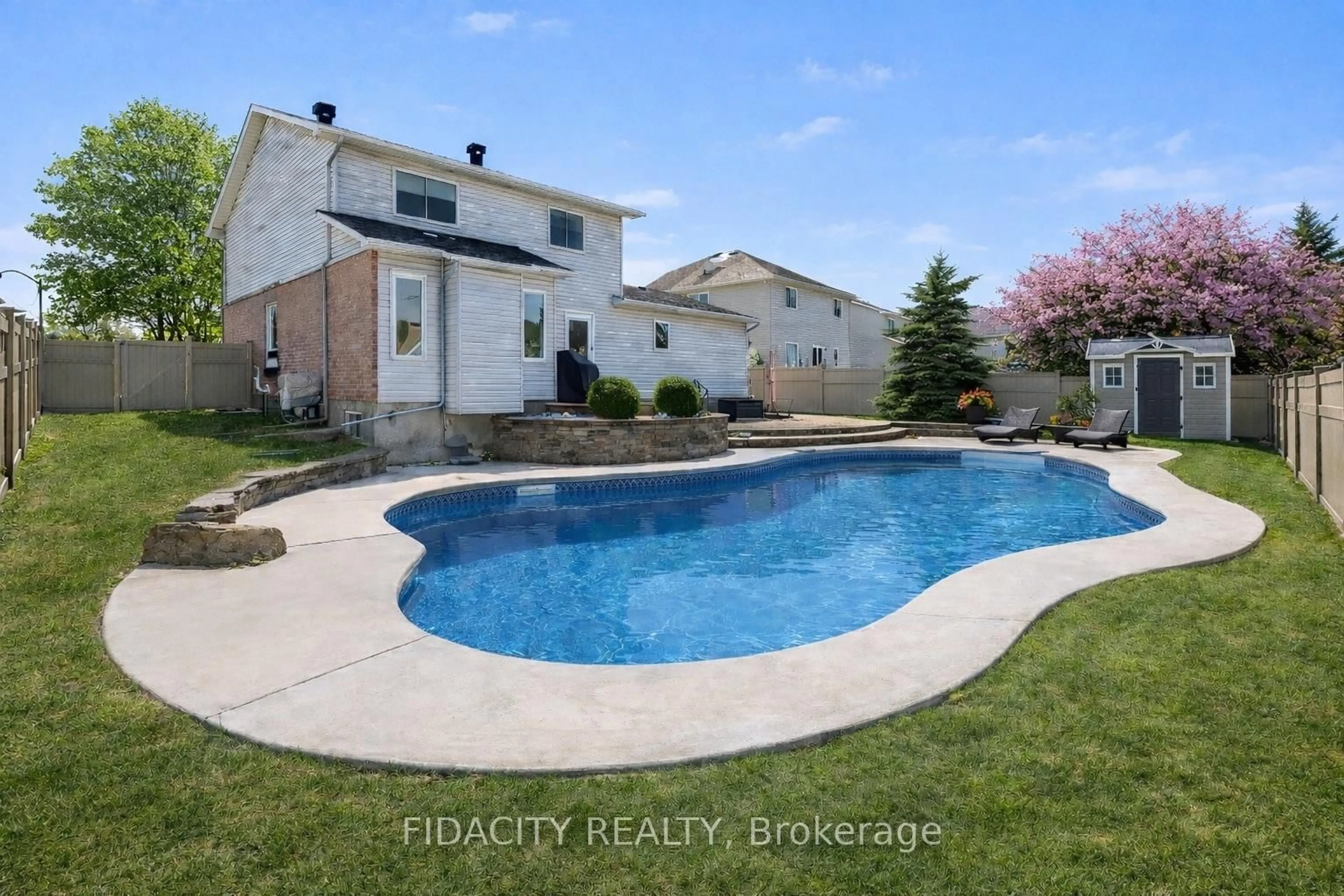 Pool for 21 West Ridge Dr, Stittsville Ontario K2S 1S4