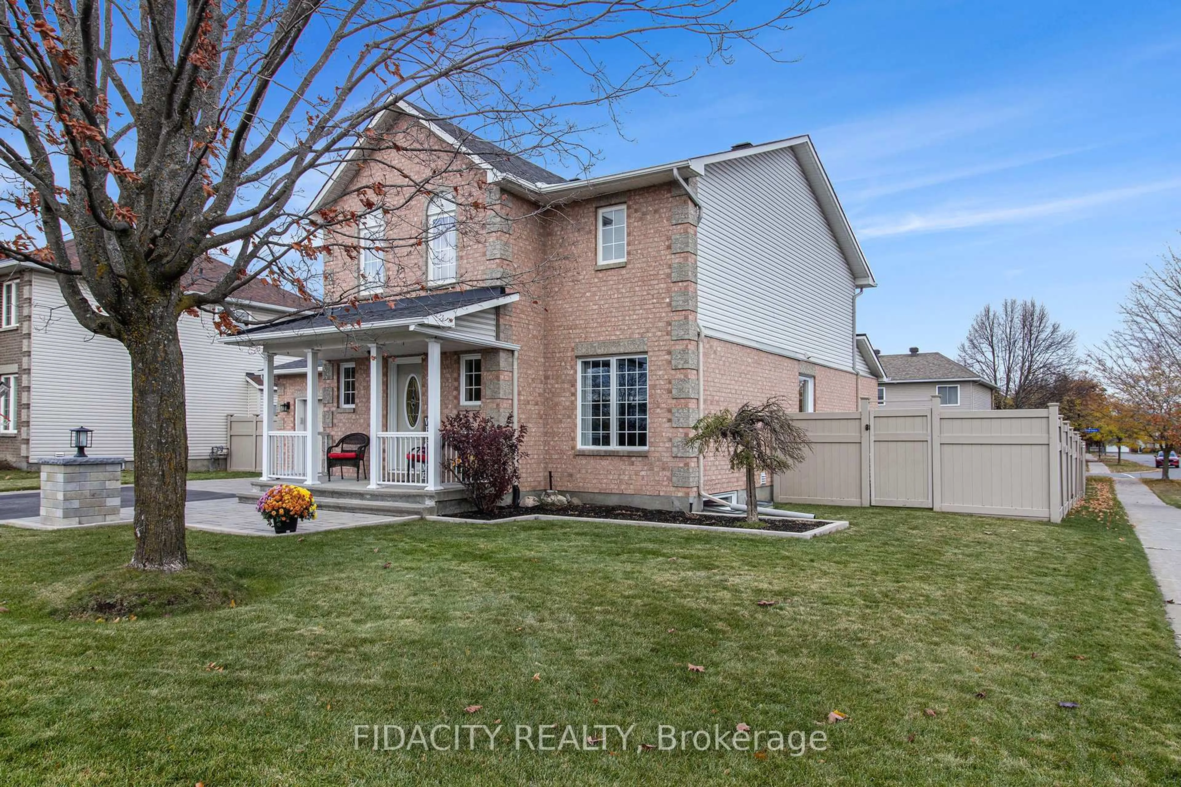 A pic from outside/outdoor area/front of a property/back of a property/a pic from drone, street for 21 West Ridge Dr, Stittsville Ontario K2S 1S4