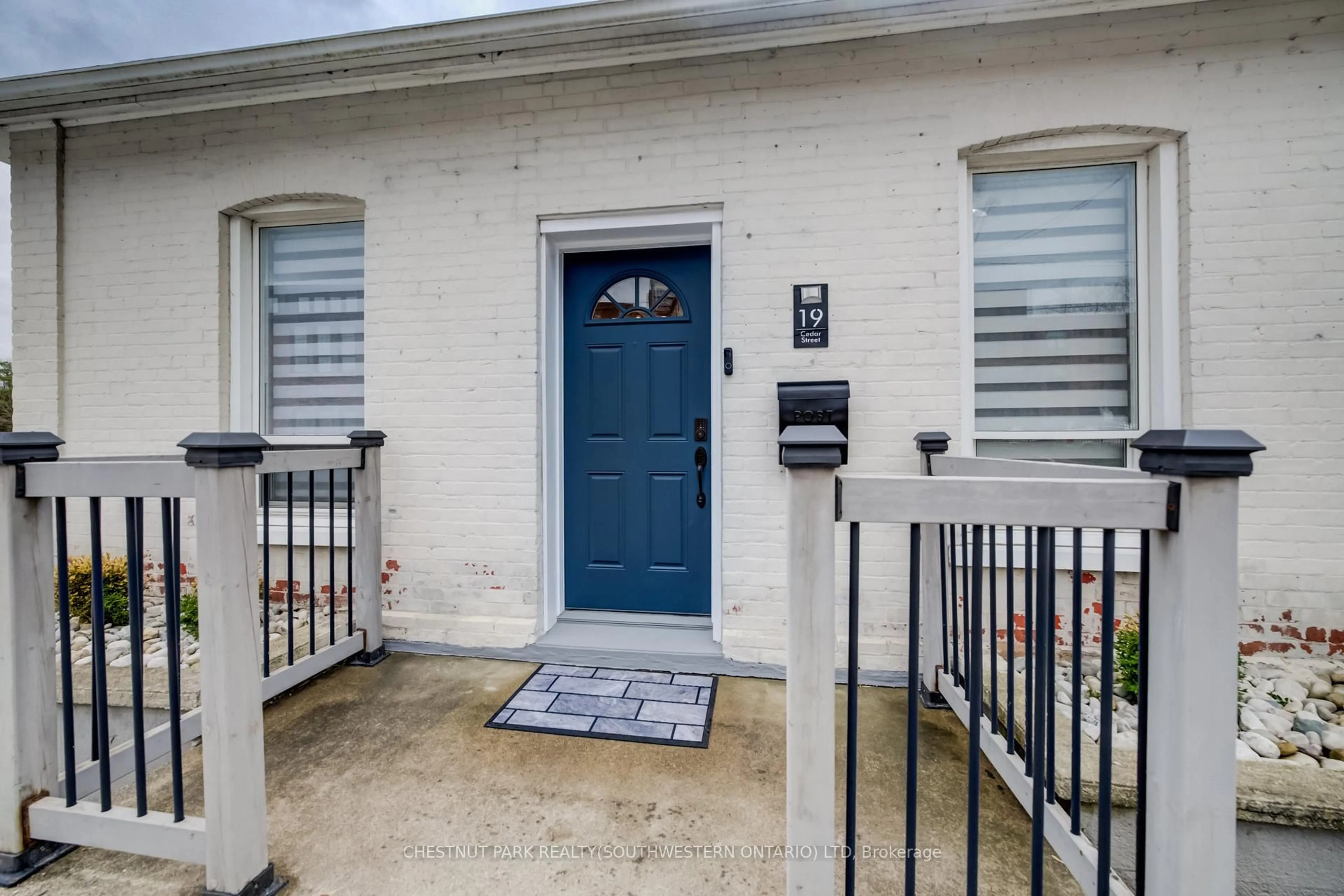 Indoor entryway for 19 Cedar St, Cambridge Ontario N1S 1T8