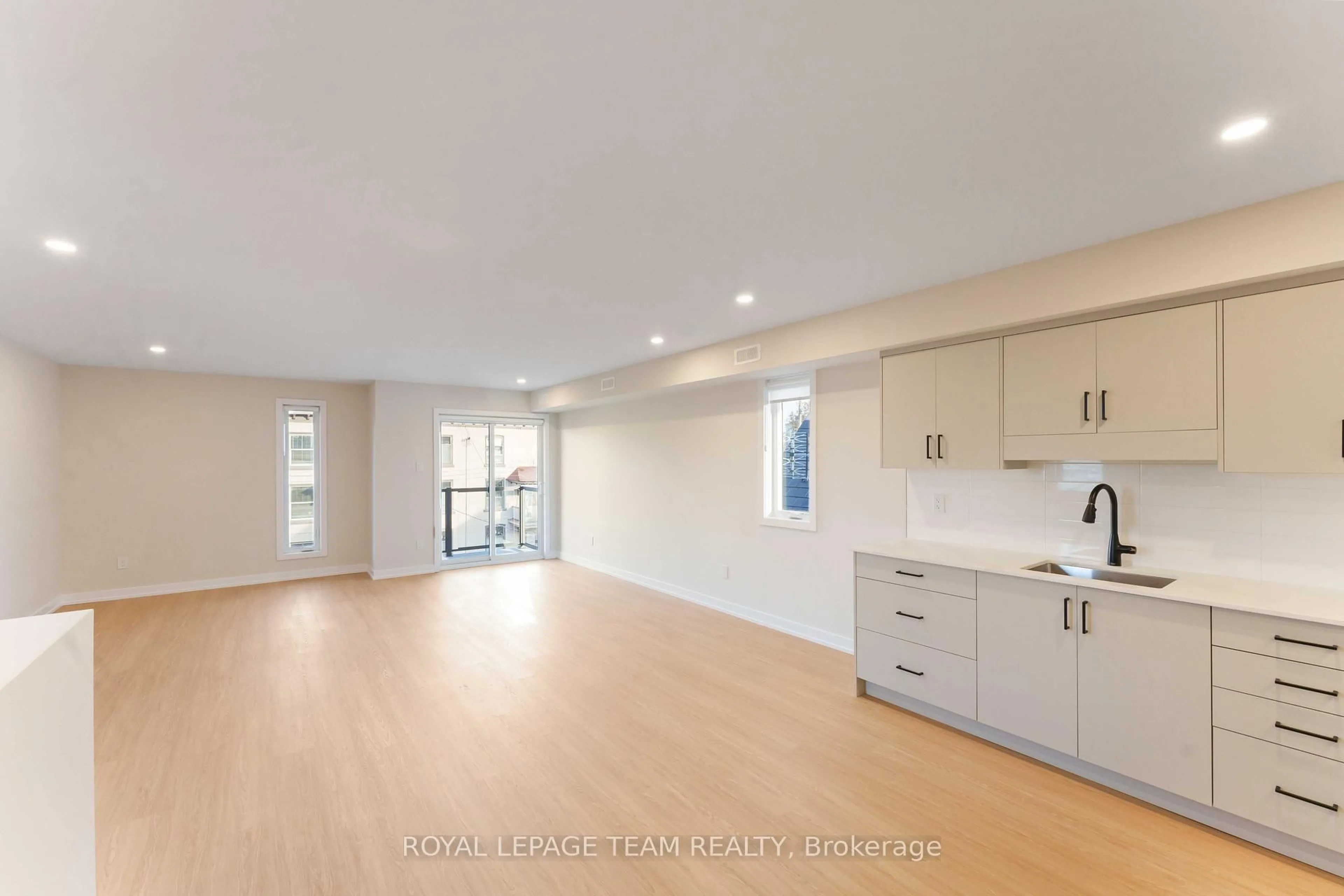 Open concept kitchen, unknown for 90 Elm St, Ottawa Ontario K1R 6N3