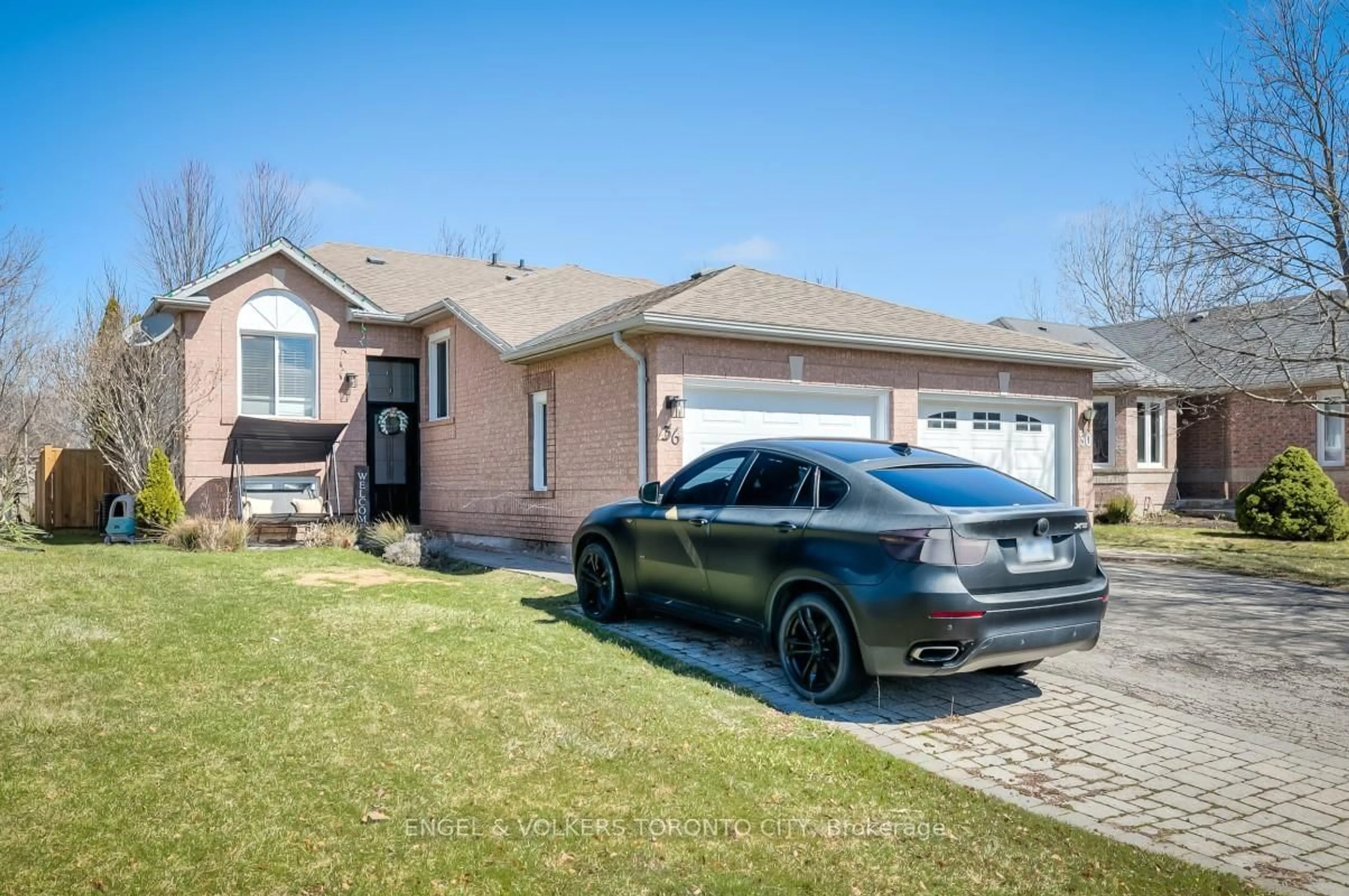 Home with vinyl exterior material, street for 36 Jackson Crt, Welland Ontario L3C 7G2