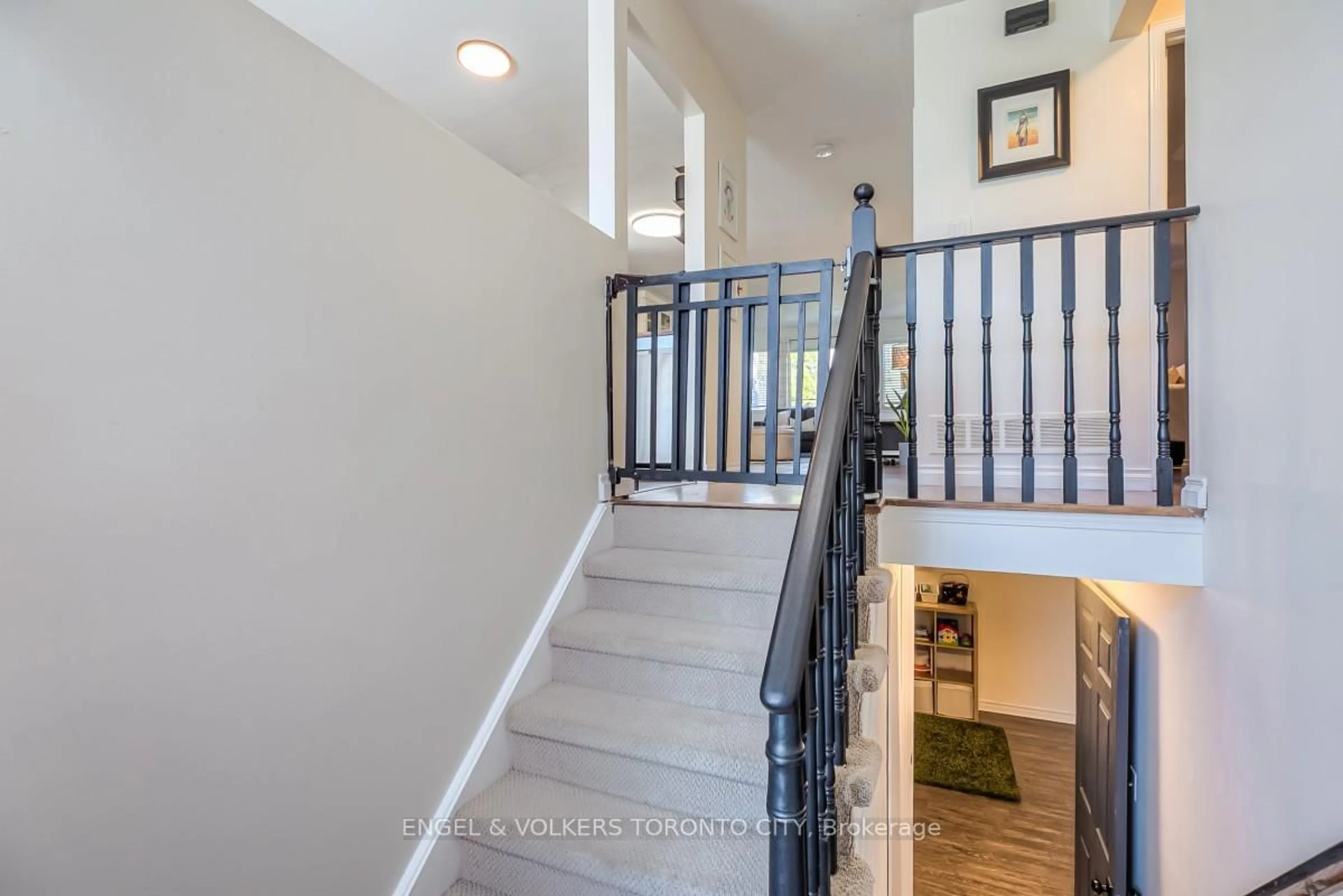 Unknown for 36 Jackson Crt, Welland Ontario L3C 7G2