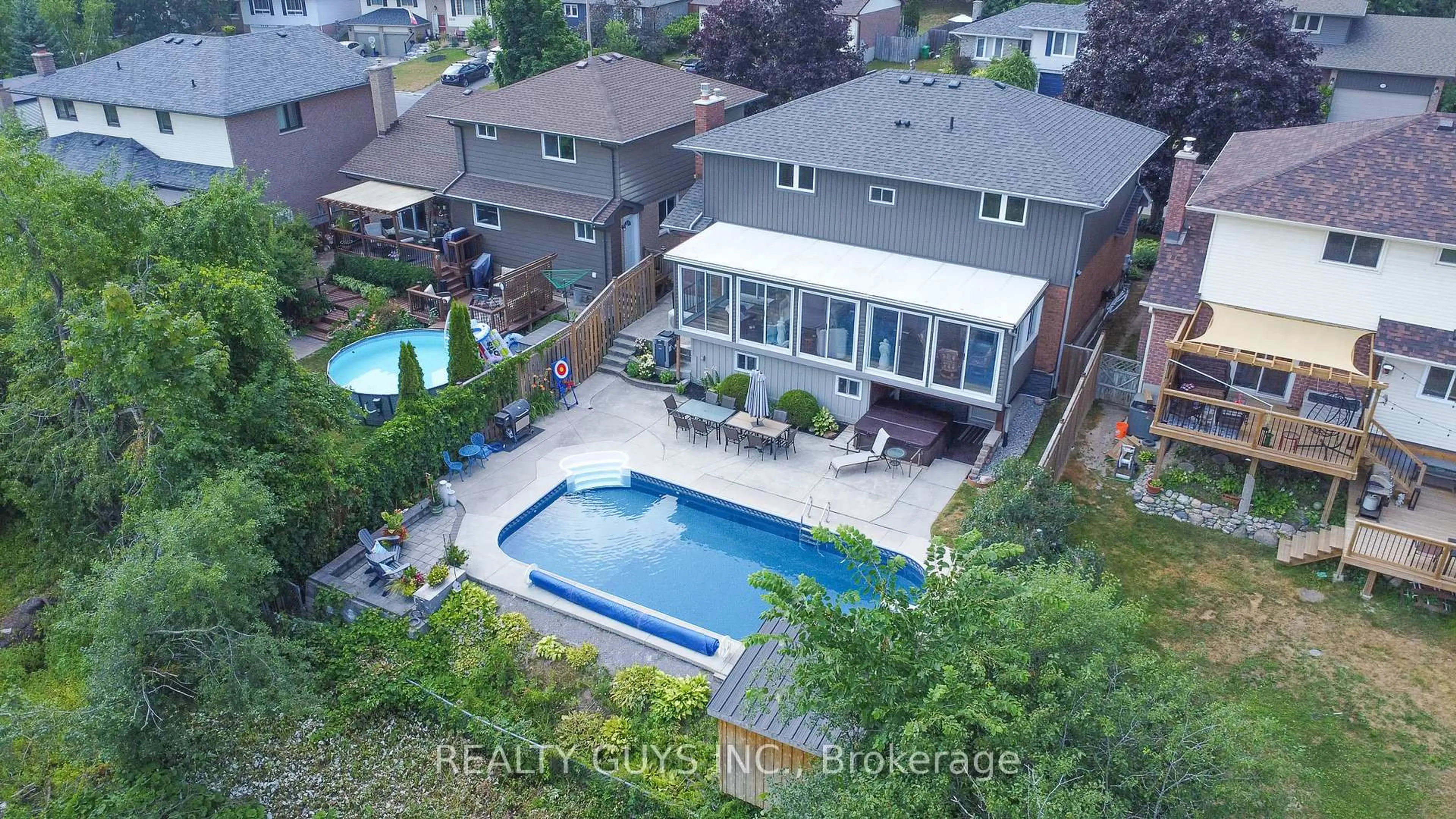 A pic from outside/outdoor area/front of a property/back of a property/a pic from drone, unknown for 2515 Farmcrest Ave, Peterborough Ontario K9L 1R8