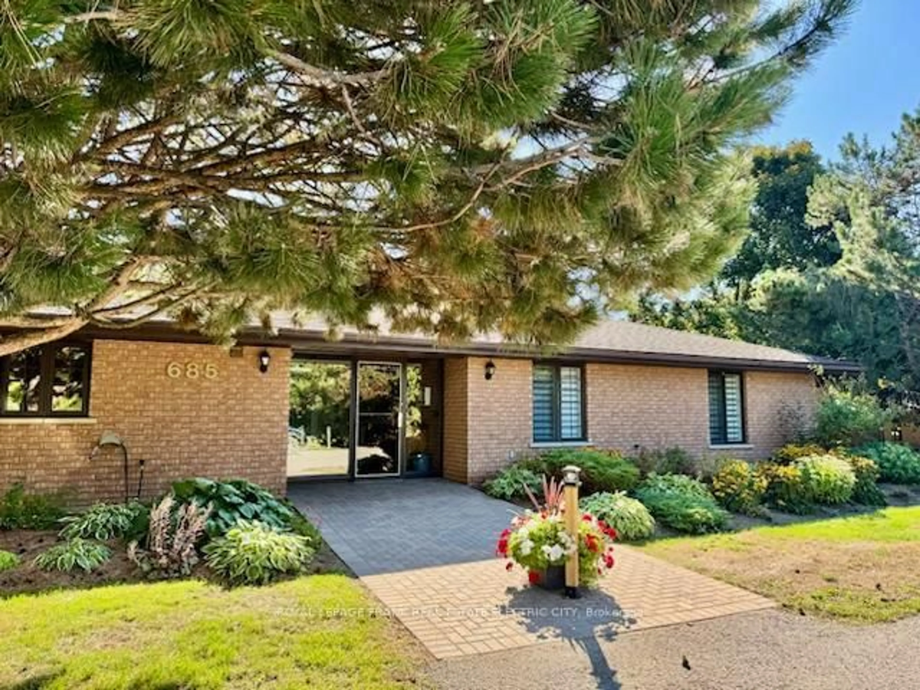 Home with brick exterior material, unknown for 685 Whitaker St #6, Peterborough Ontario K9H 7K3