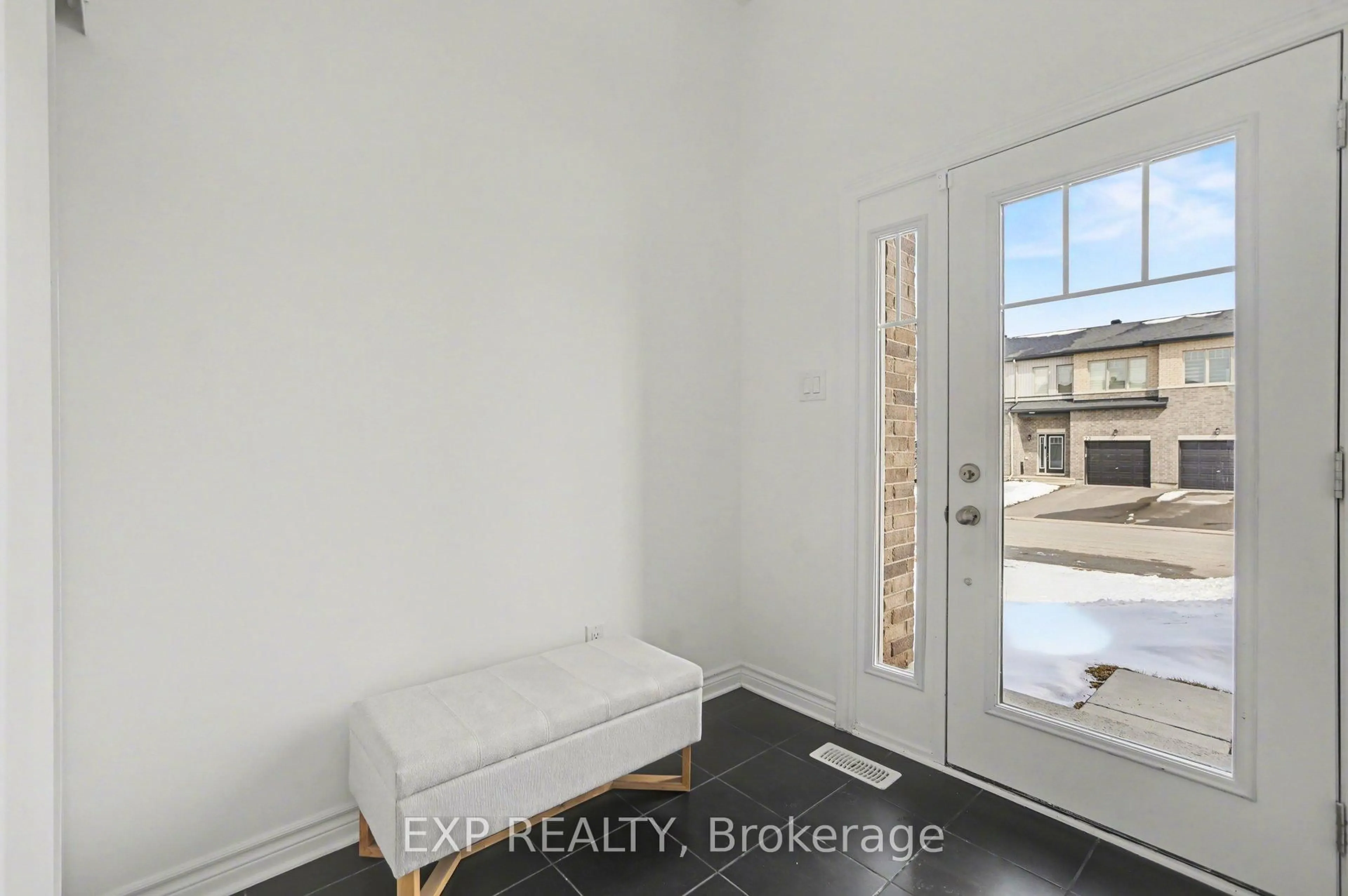 Indoor entryway for 78 Rallidale St, Ottawa Ontario K1X 0G7