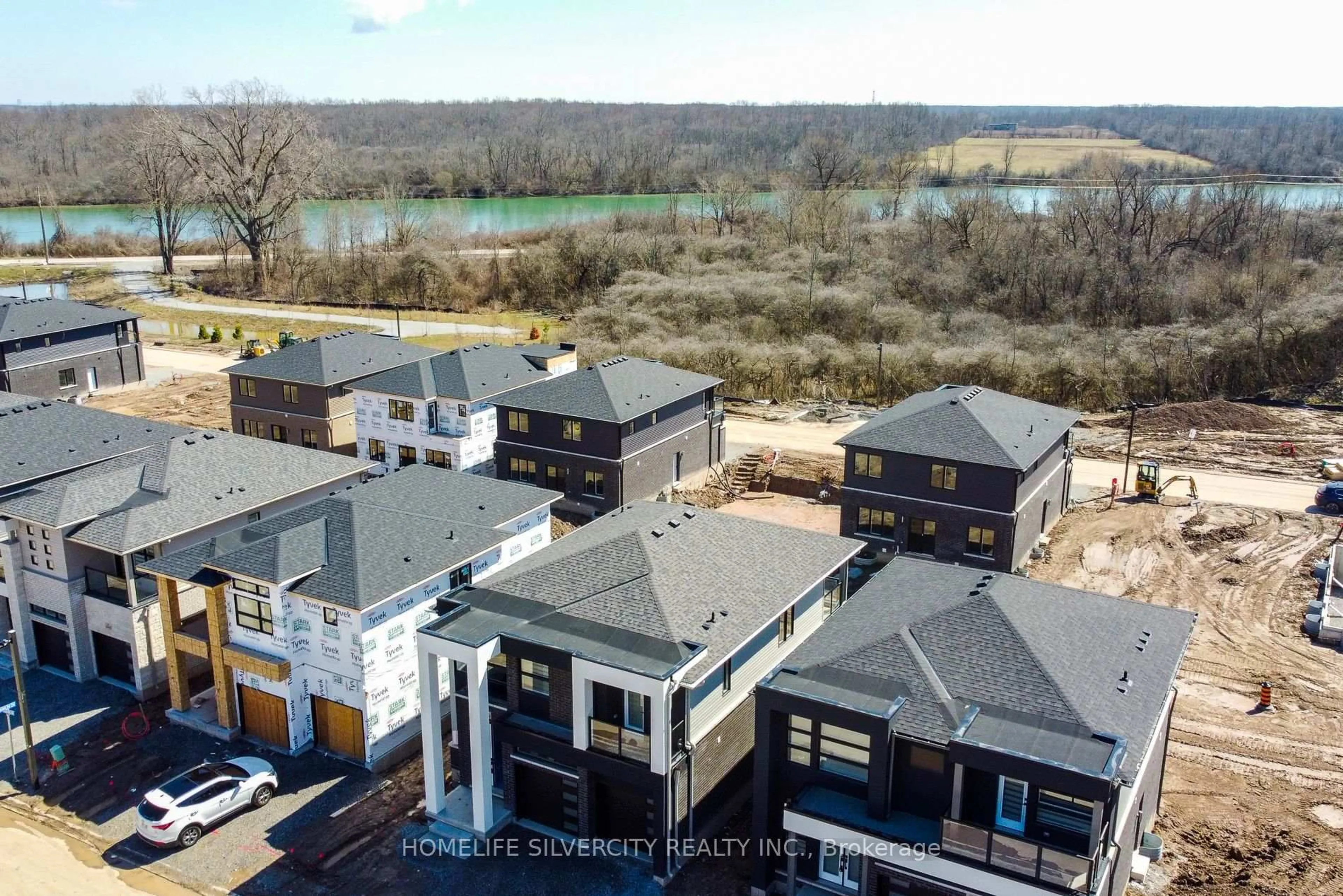 A pic from outside/outdoor area/front of a property/back of a property/a pic from drone, unknown for 6454 Sunshine Common, Niagara Falls Ontario L2G 0E4