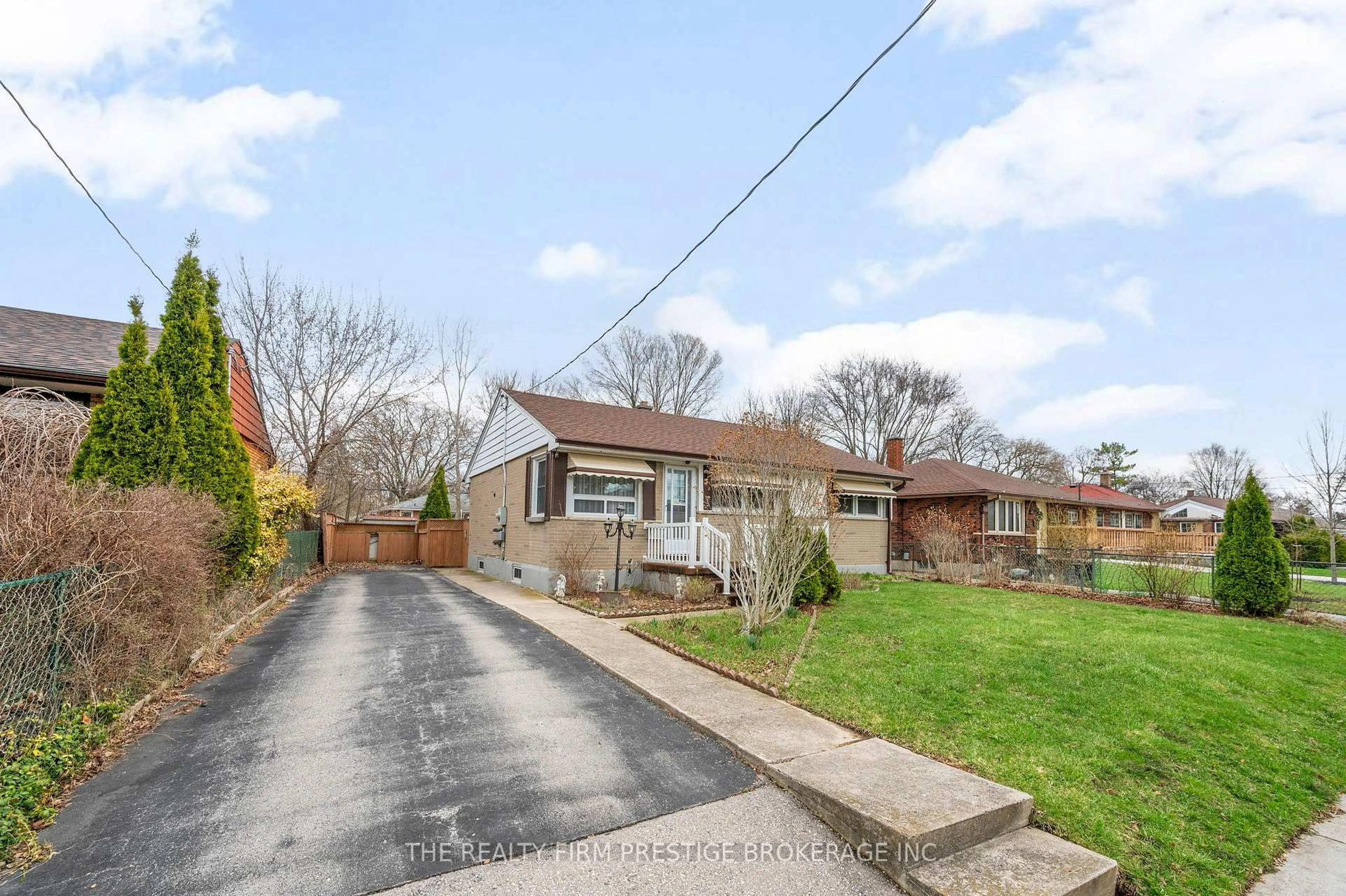 A pic from outside/outdoor area/front of a property/back of a property/a pic from drone, street for 234 Goddard Blvd, London East Ontario N5W 5A1