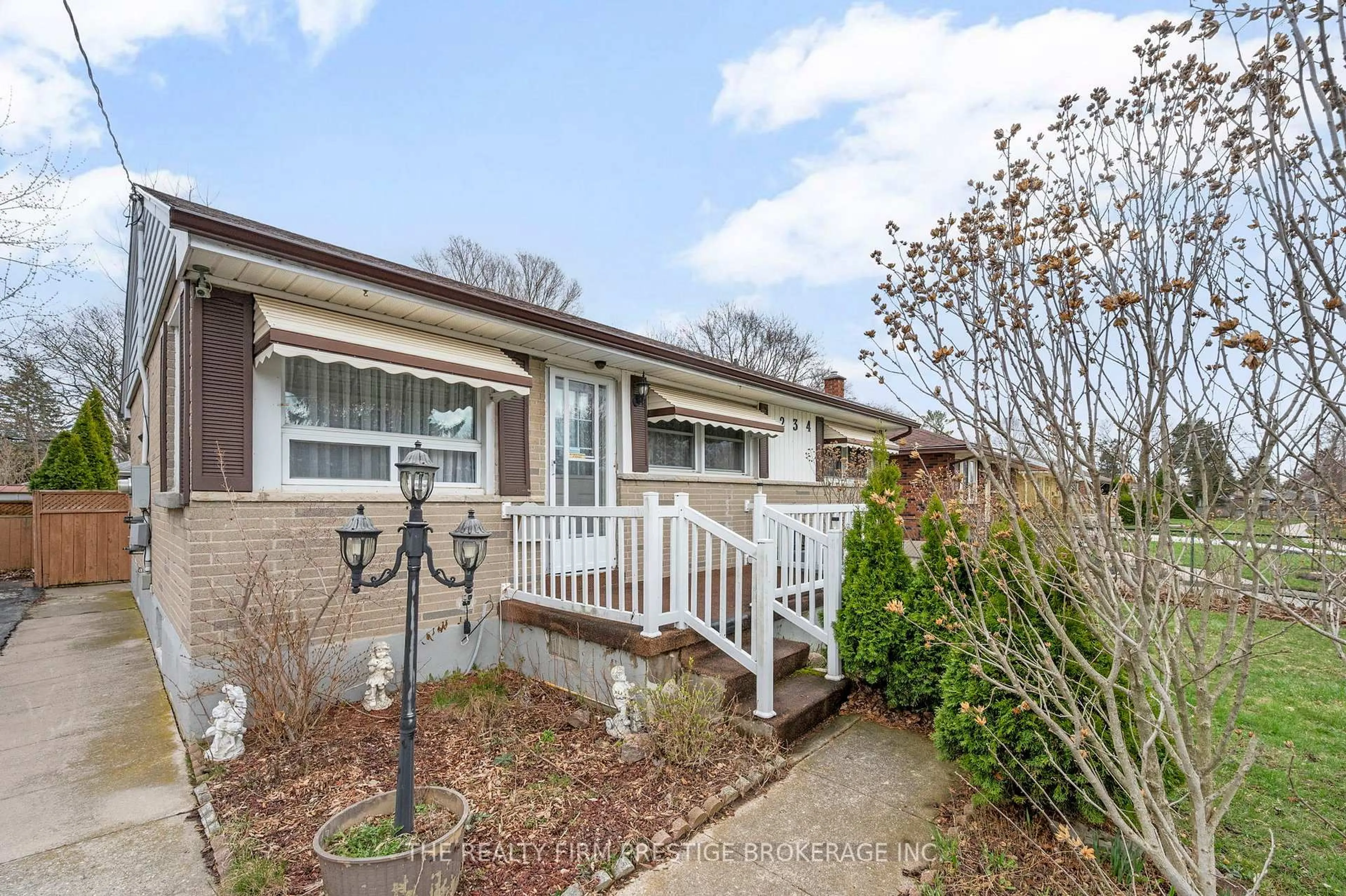 A pic from outside/outdoor area/front of a property/back of a property/a pic from drone, street for 234 Goddard Blvd, London East Ontario N5W 5A1