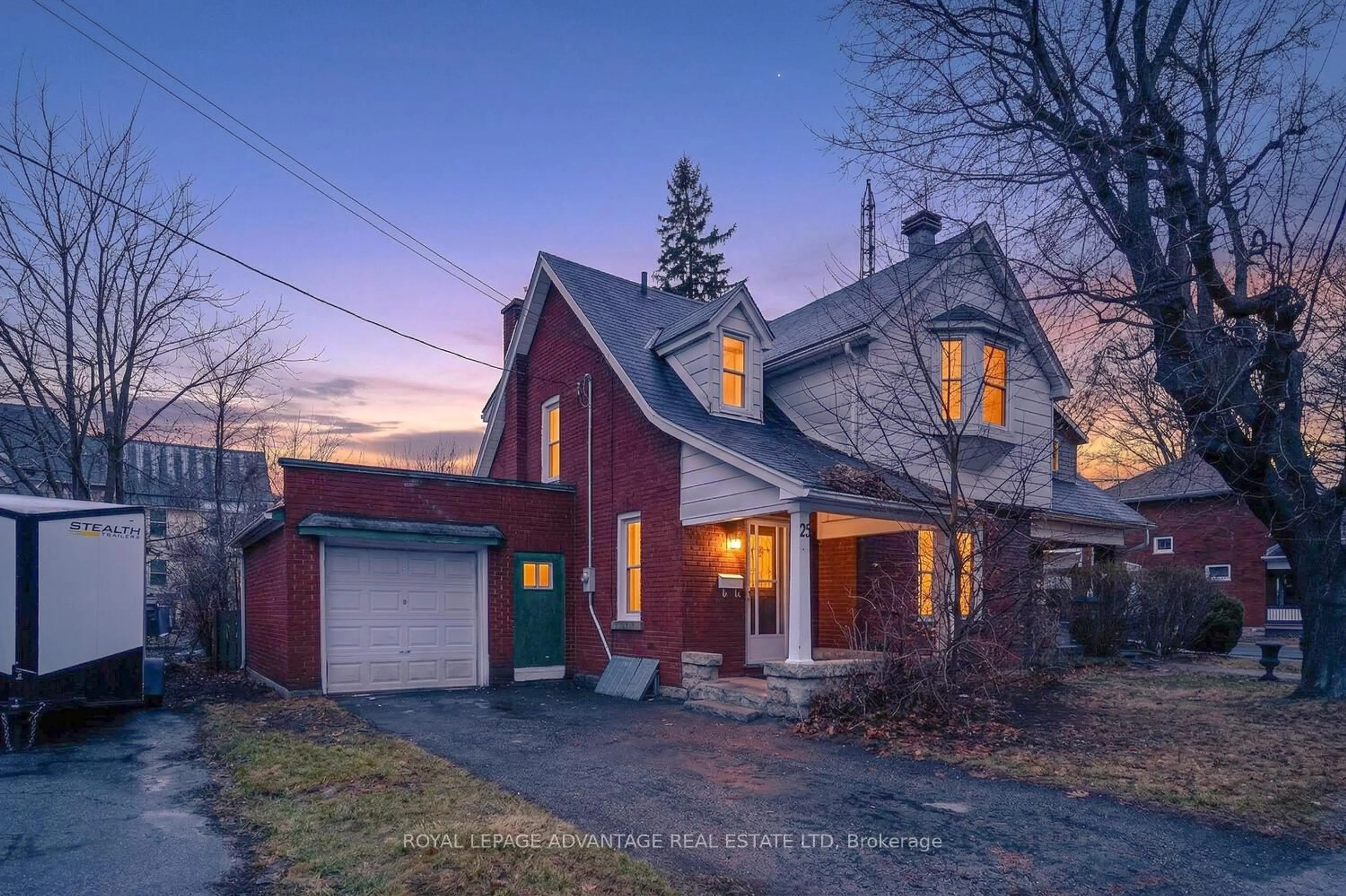 A pic from outside/outdoor area/front of a property/back of a property/a pic from drone, street for 21 Gladstone Ave, Smiths Falls Ontario K7A 1R5