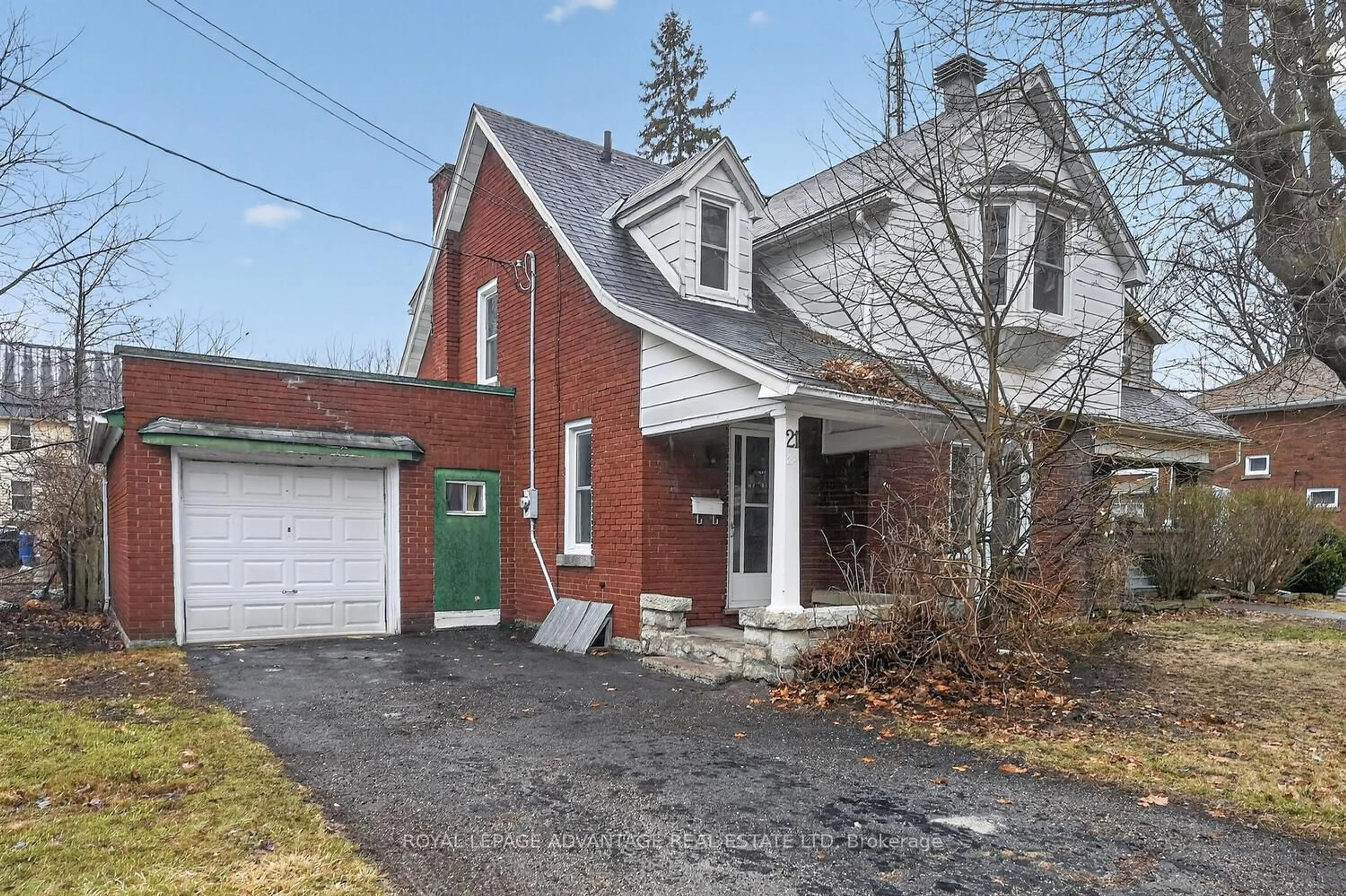 Home with brick exterior material, street for 21 Gladstone Ave, Smiths Falls Ontario K7A 1R5