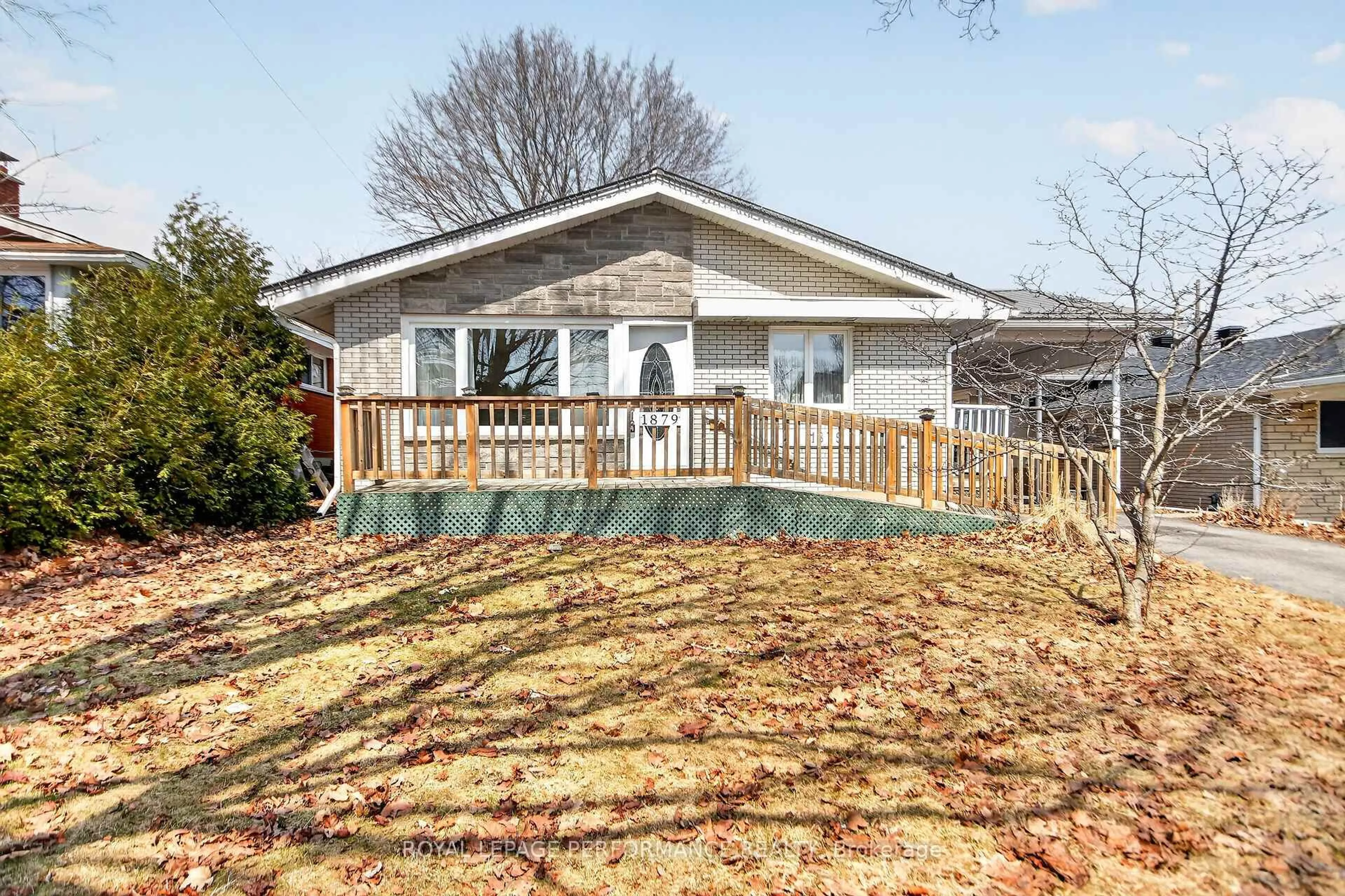 Home with vinyl exterior material, unknown for 1879 Sharel Dr, Ottawa Ontario K1H 6W3