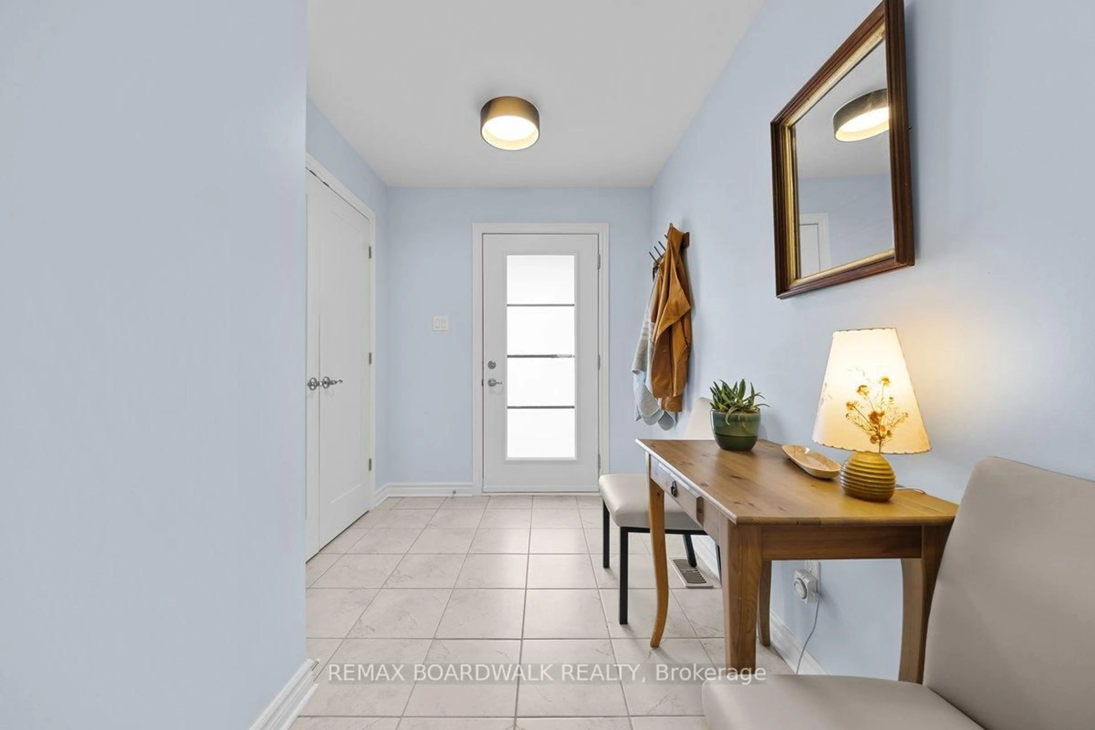 Indoor entryway for 823 REAUME St, Almonte Ontario K0A 1A0