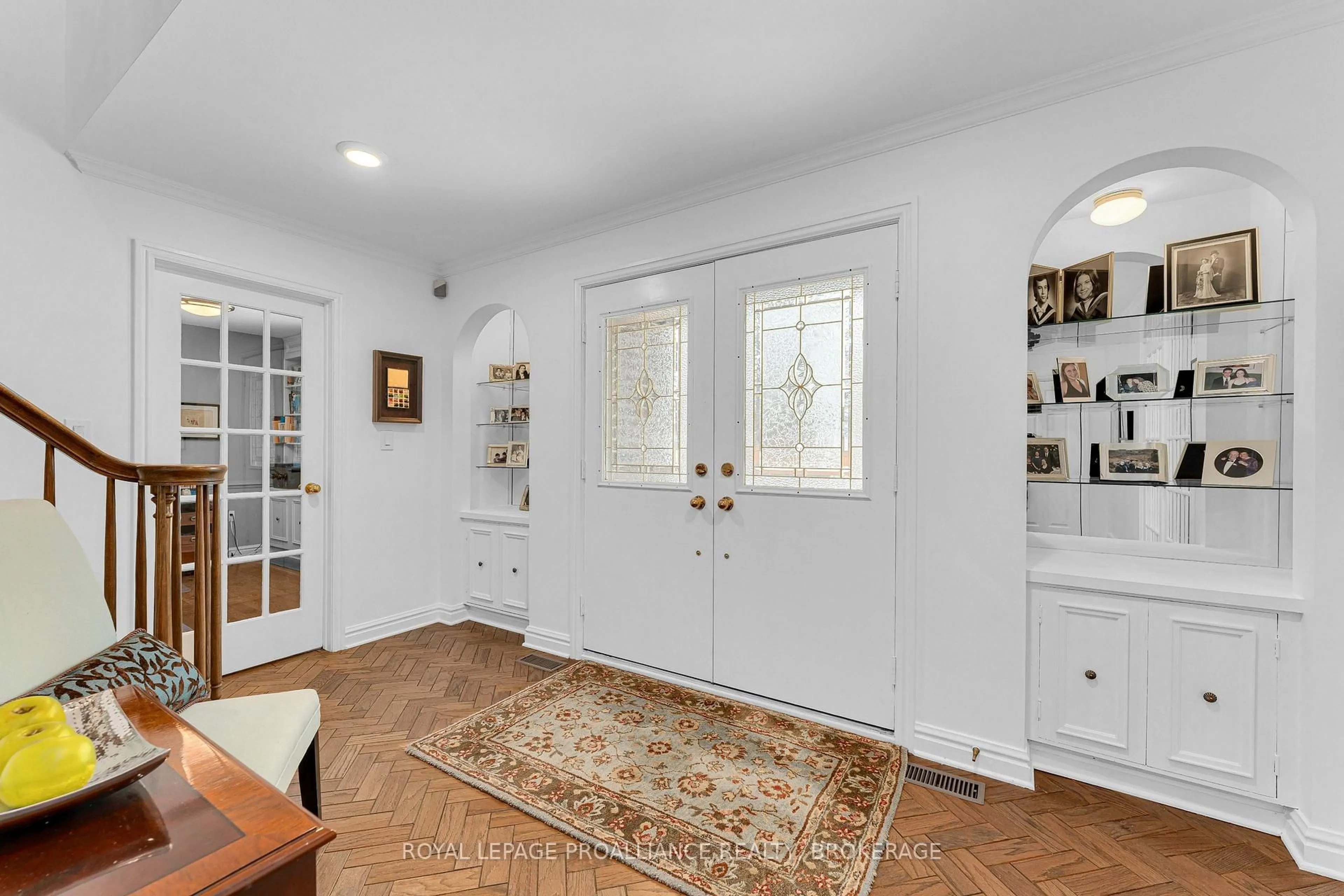 Indoor entryway for 907 Brodie Ave, Kingston Ontario K7M 4P8