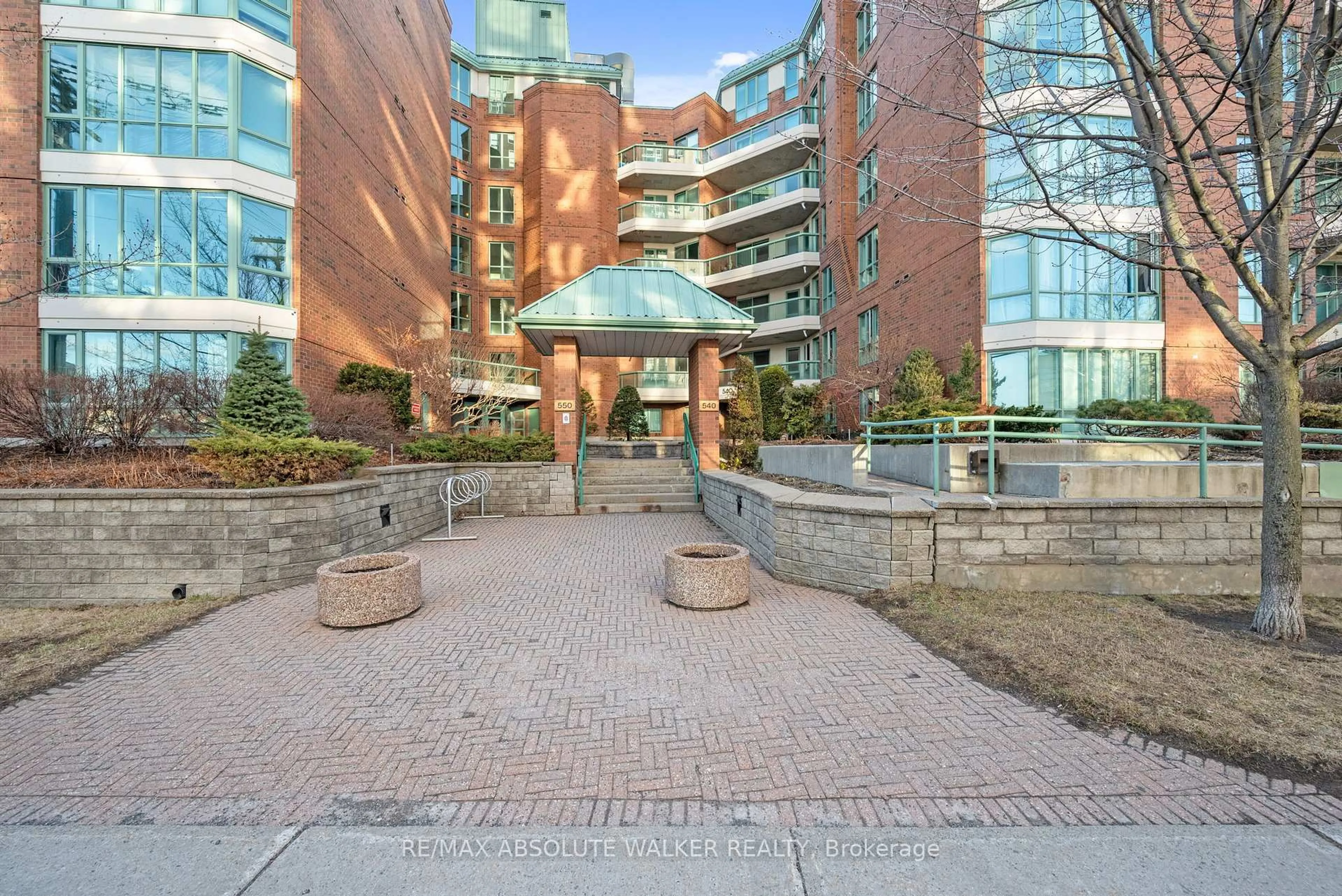 Patio, building for 540 Cambridge St #113, Ottawa Ontario K1S 5M7