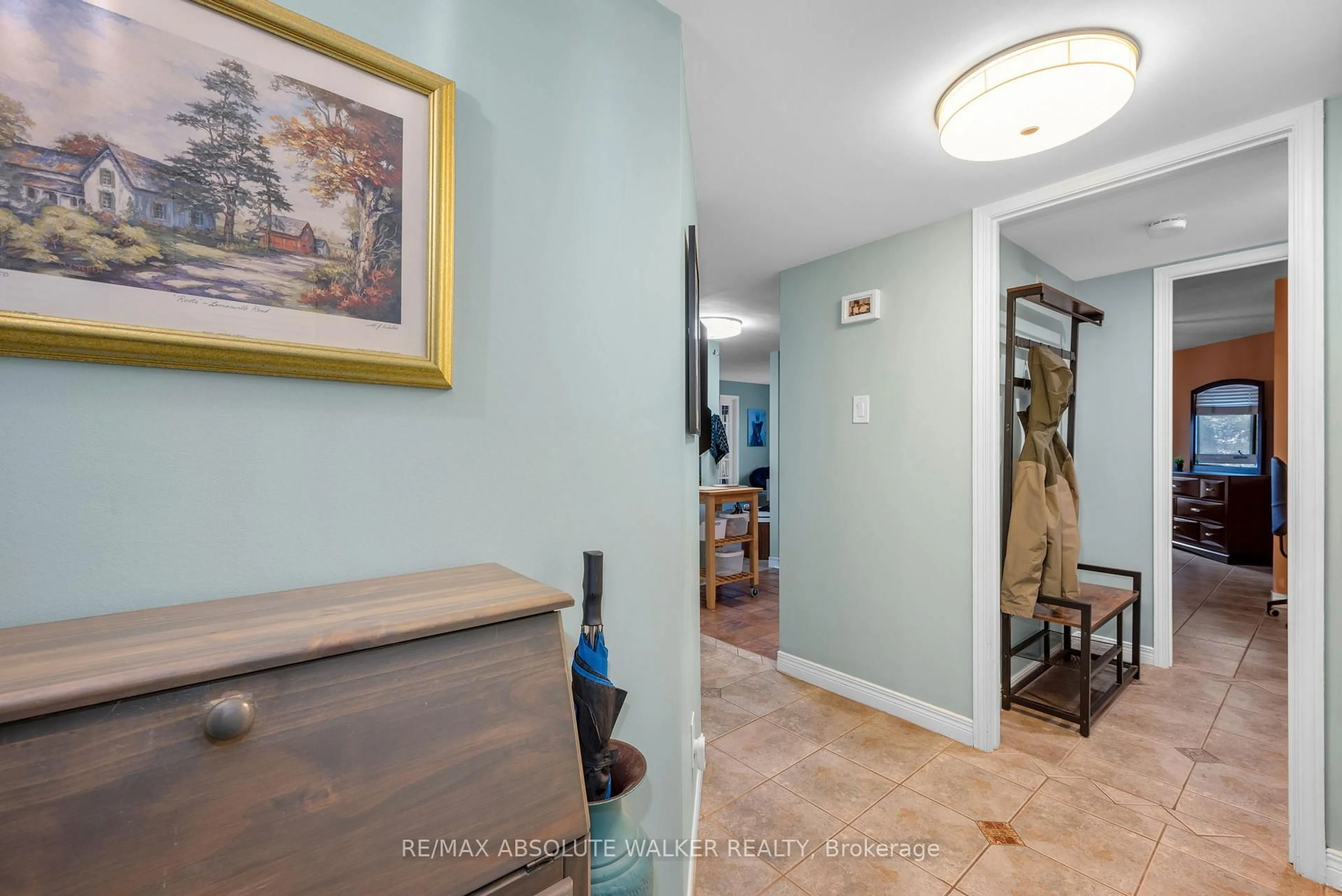 Indoor entryway for 540 Cambridge St #113, Ottawa Ontario K1S 5M7