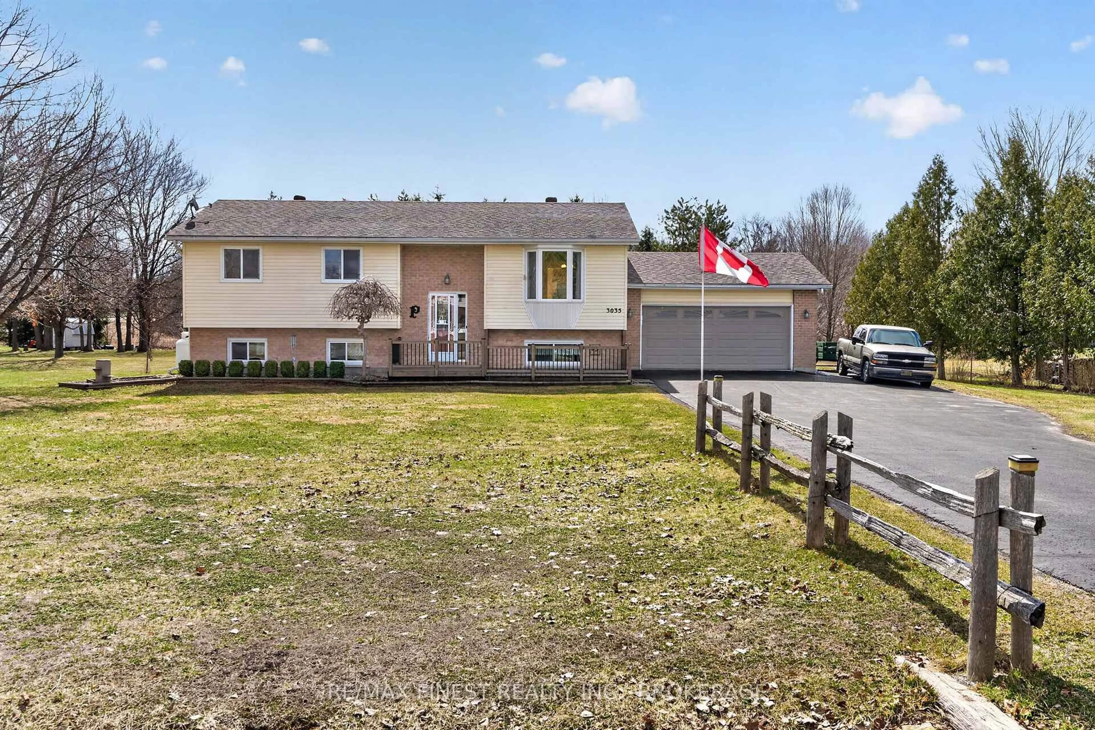 A pic from outside/outdoor area/front of a property/back of a property/a pic from drone, street for 3035 Campbell Rd, Sydenham Ontario K0H 2T0