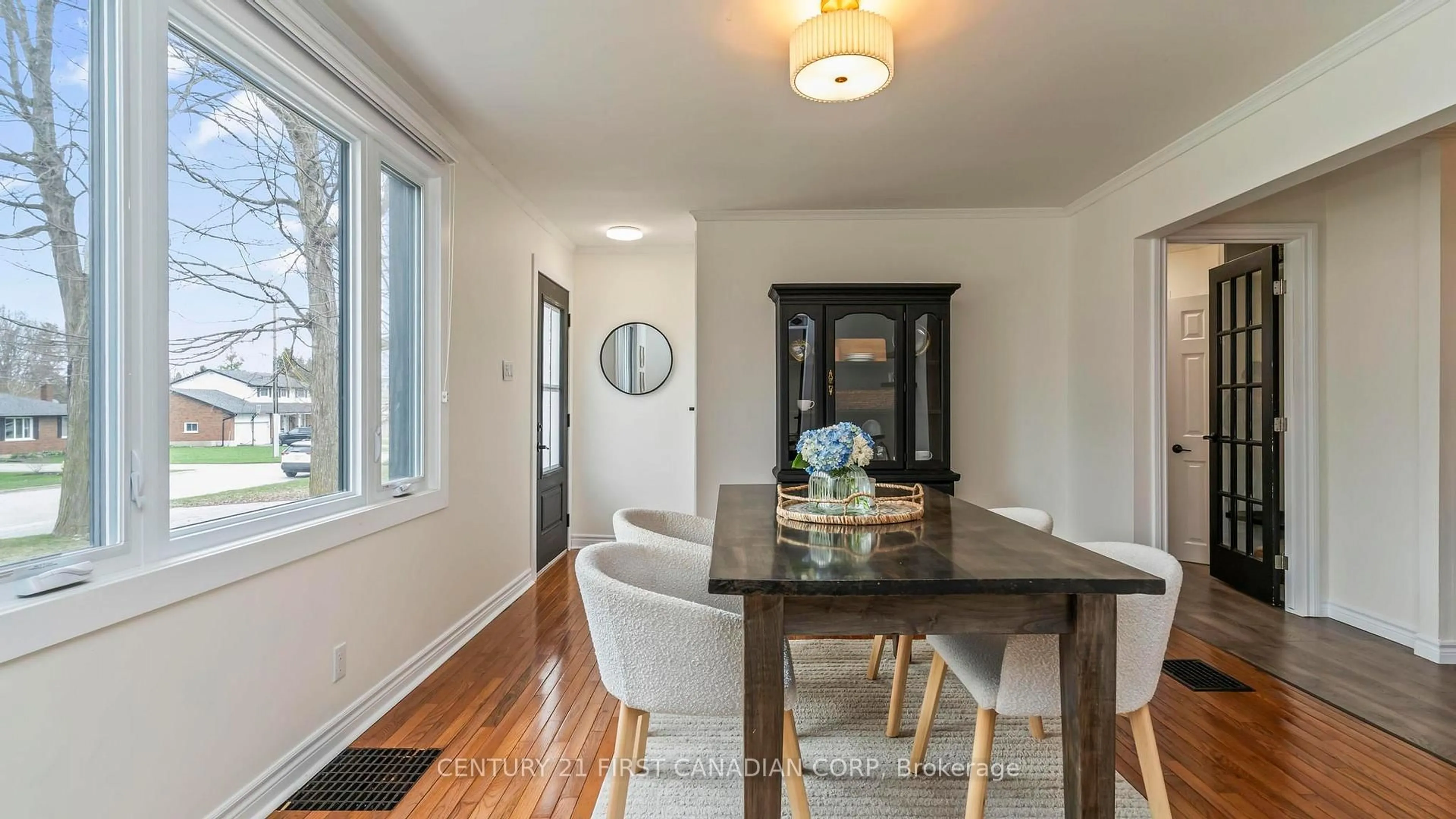 Dining room, wood/laminate floor for 79 Broadway Ave, London South Ontario N6P 1A9