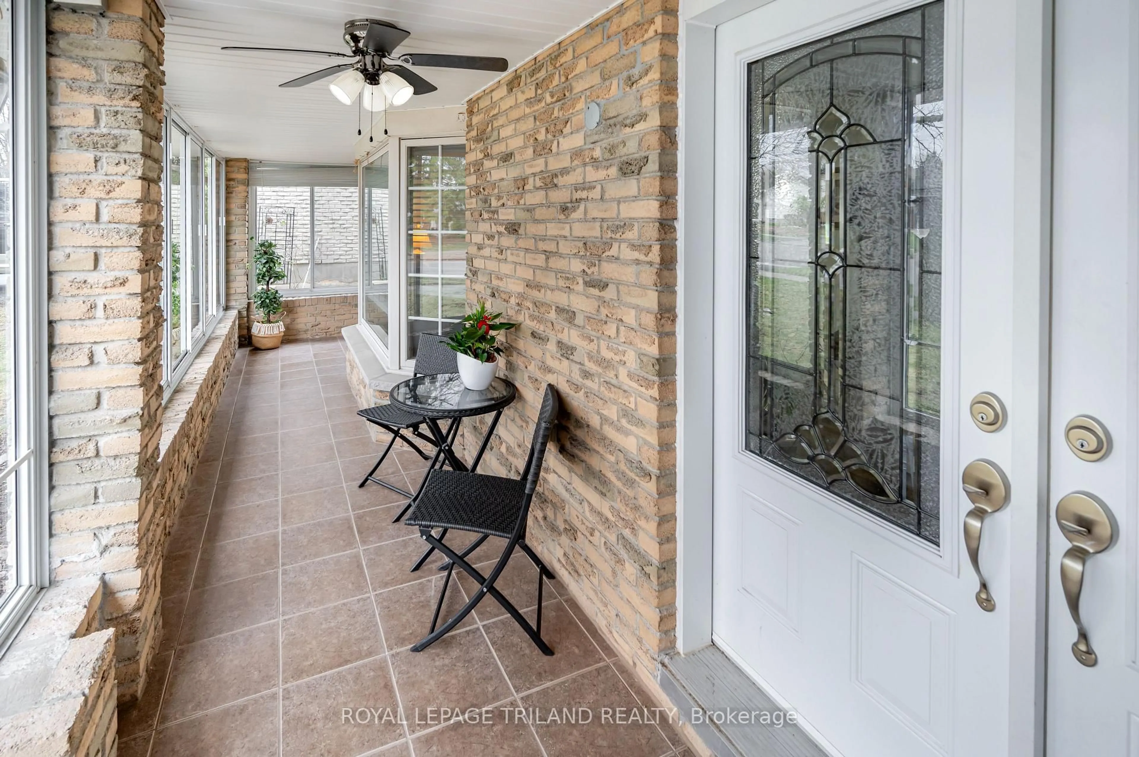 Indoor entryway for 392 Village Green Ave, London South Ontario N6J 3Z8