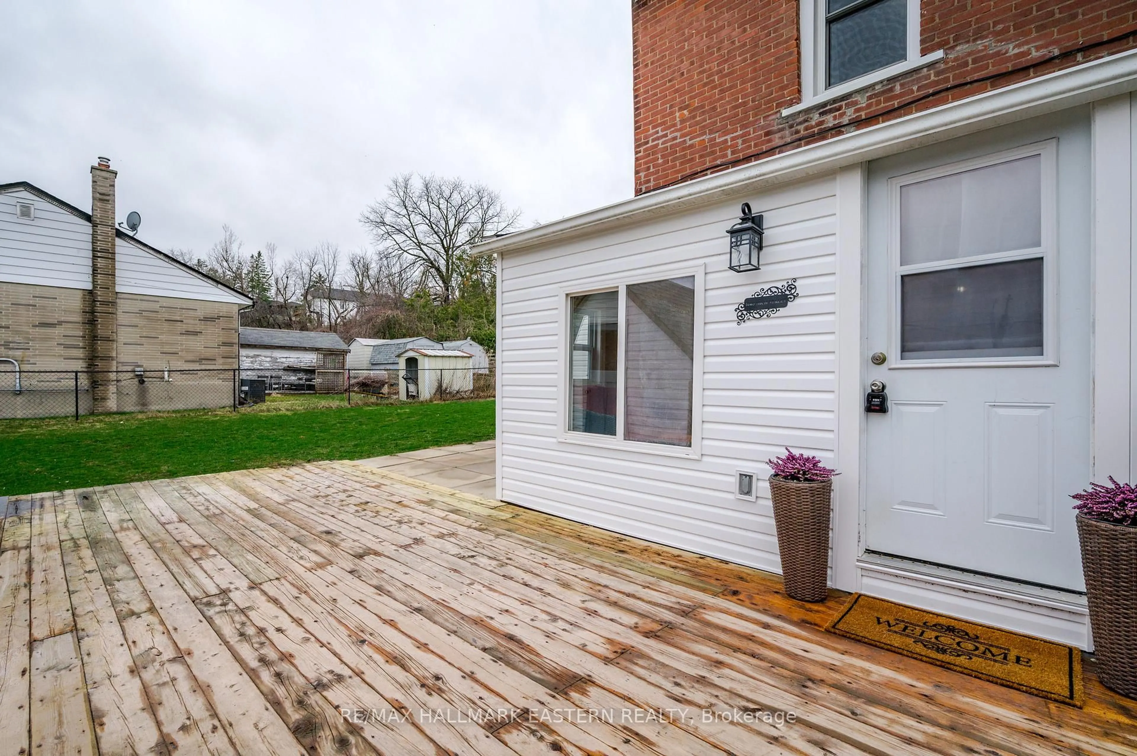 Patio, street for 1065 High St, Peterborough Ontario K9J 5S1