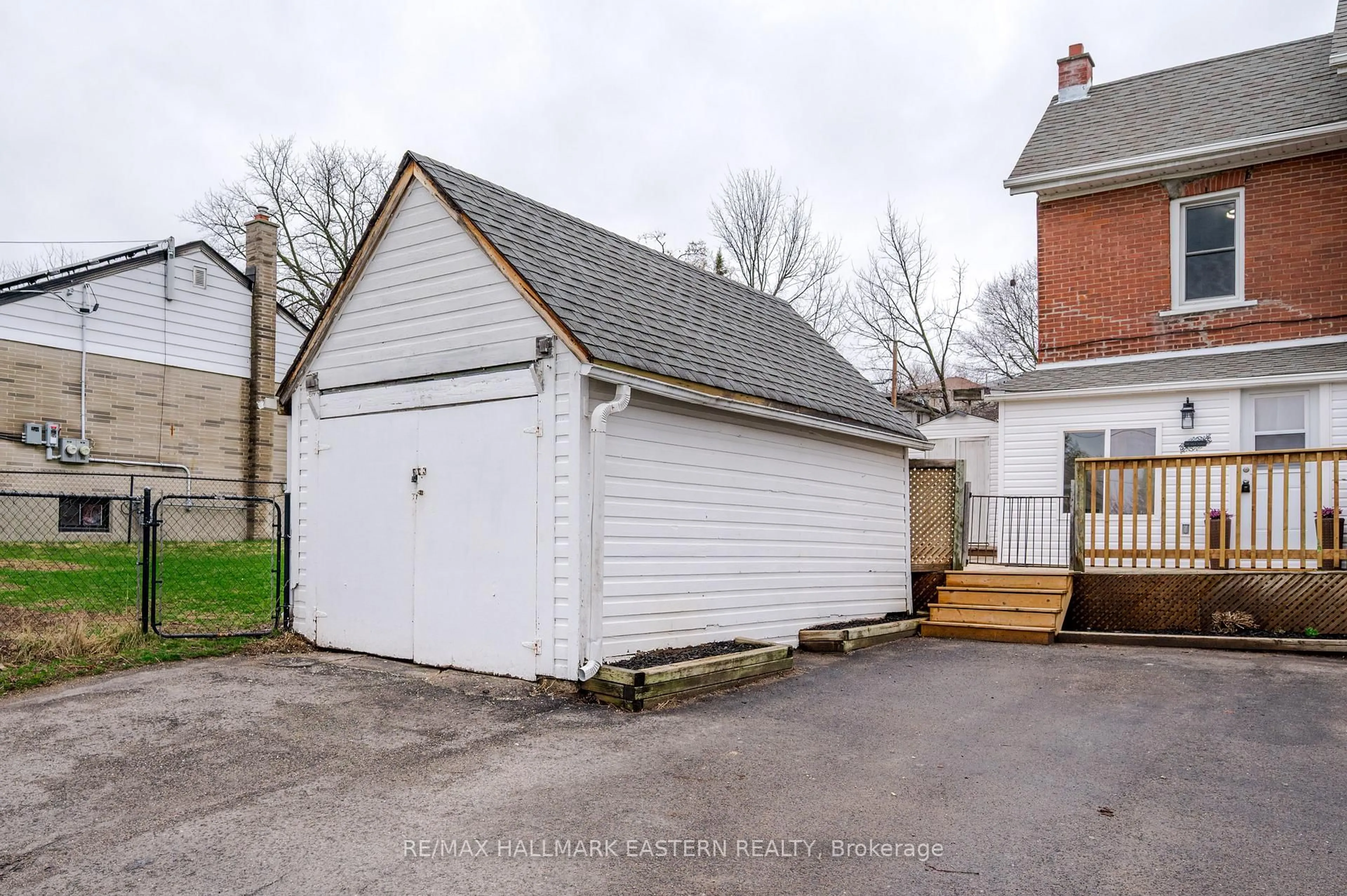 Unknown for 1065 High St, Peterborough Ontario K9J 5S1