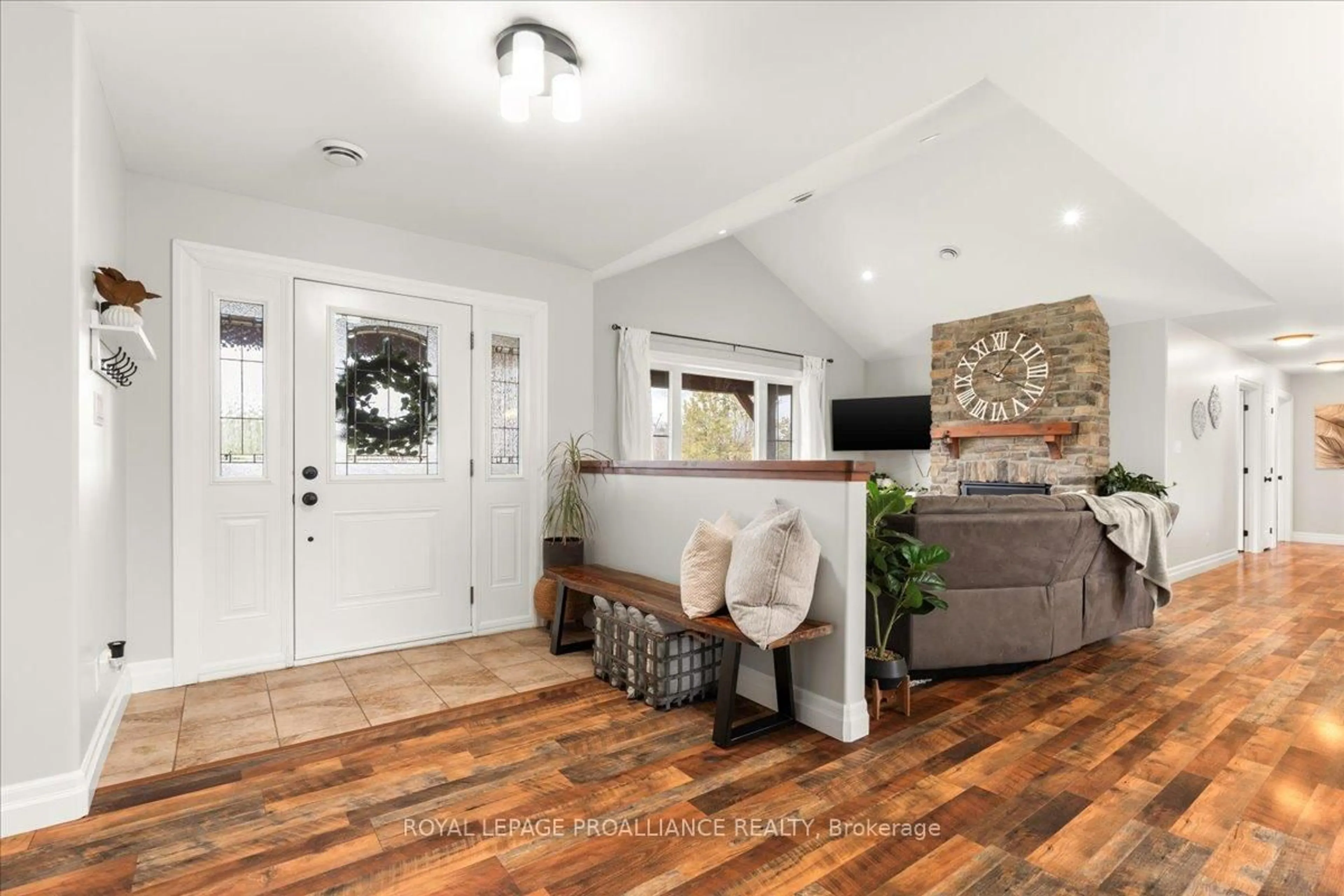 Indoor entryway for 264 Glen Miller Rd, Trenton Ontario K8V 5P8