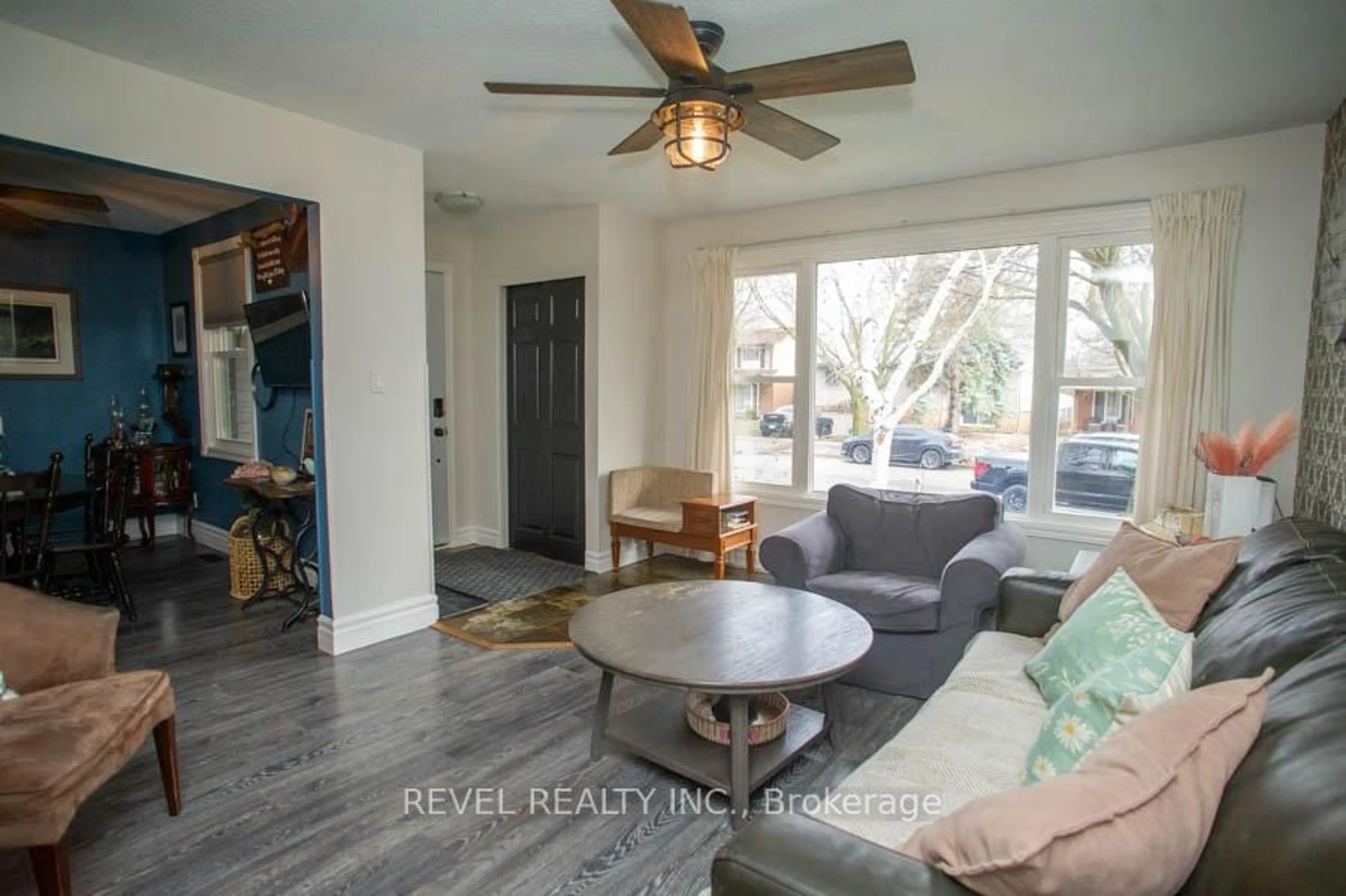 Living room with furniture, unknown for 102 Century Hill Dr, Kitchener Ontario N2E 2H8