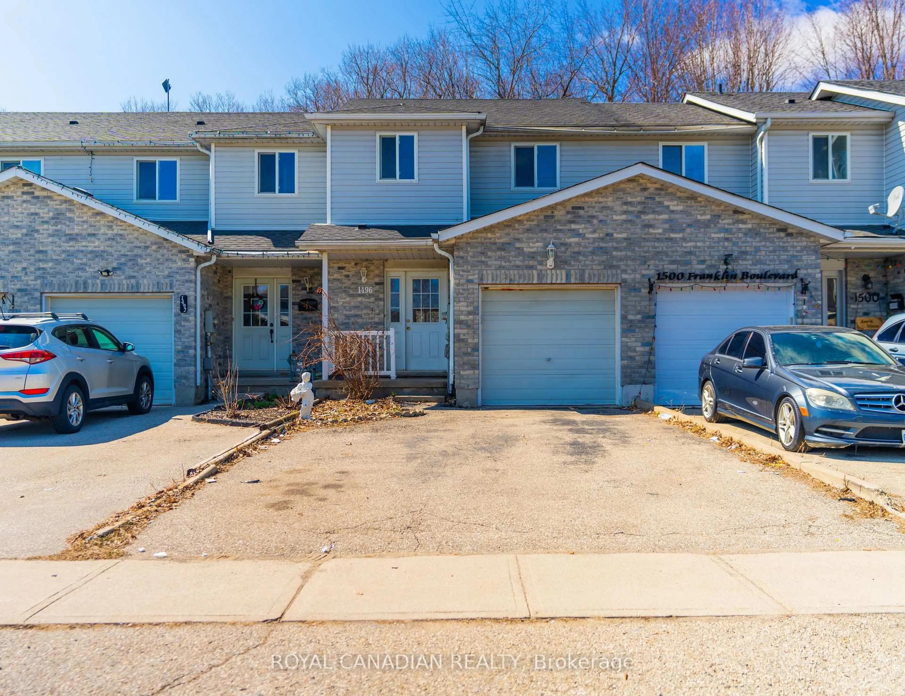 A pic from outside/outdoor area/front of a property/back of a property/a pic from drone, street for 1496 Franklin Blvd, Cambridge Ontario N3C 3L5