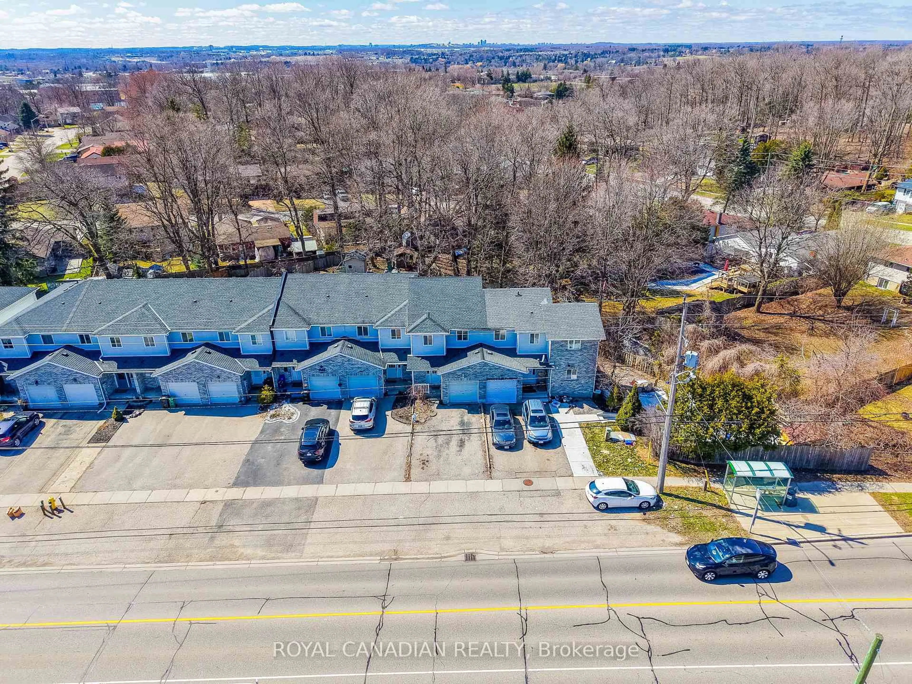 A pic from outside/outdoor area/front of a property/back of a property/a pic from drone, unknown for 1496 Franklin Blvd, Cambridge Ontario N3C 3L5