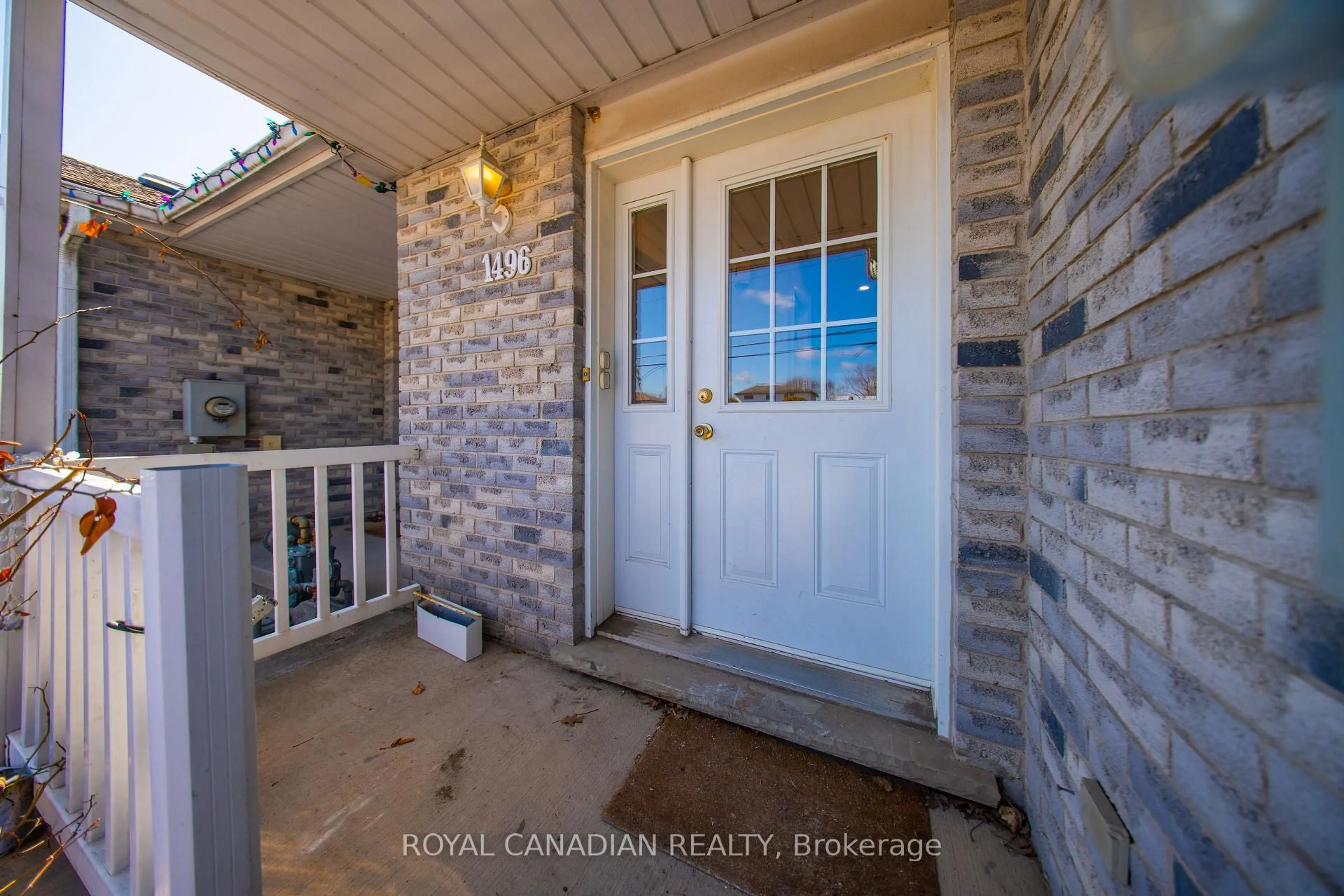 Indoor entryway for 1496 Franklin Blvd, Cambridge Ontario N3C 3L5