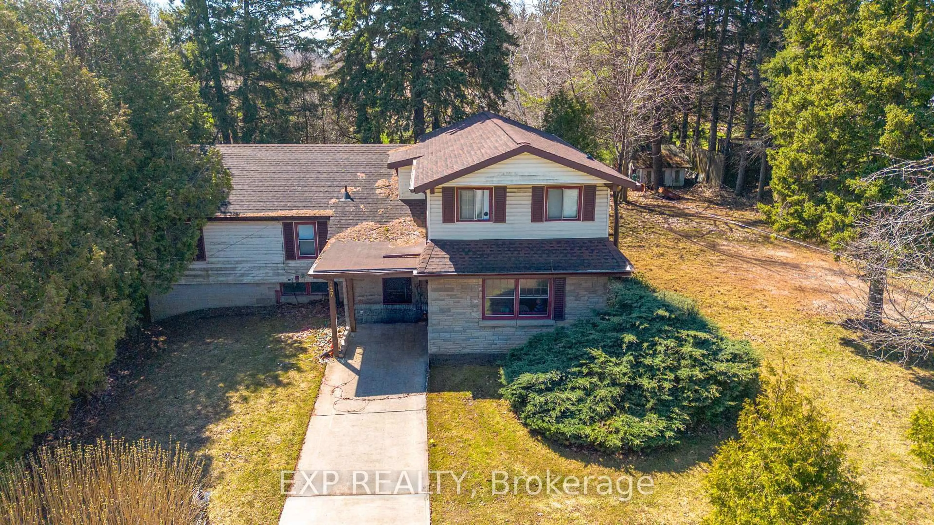 A pic from outside/outdoor area/front of a property/back of a property/a pic from drone, street for 227 Stone Church Rd, Hamilton Ontario L9B 1A2