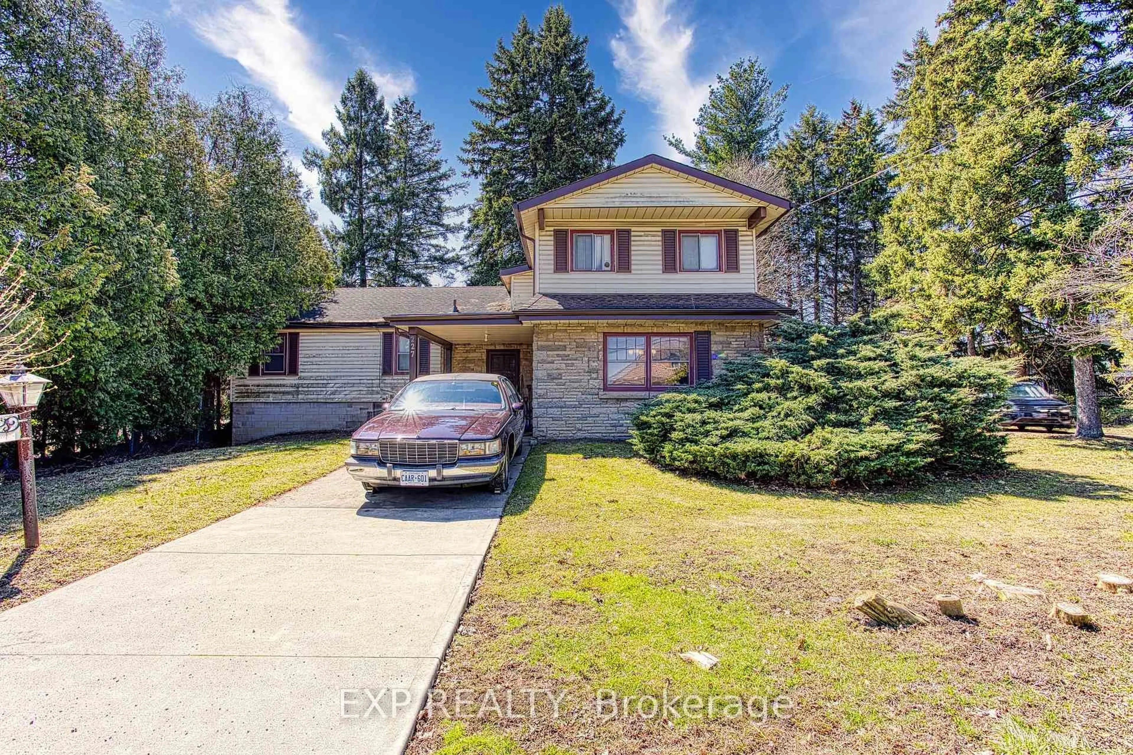 A pic from outside/outdoor area/front of a property/back of a property/a pic from drone, street for 227 Stone Church Rd, Hamilton Ontario L9B 1A2