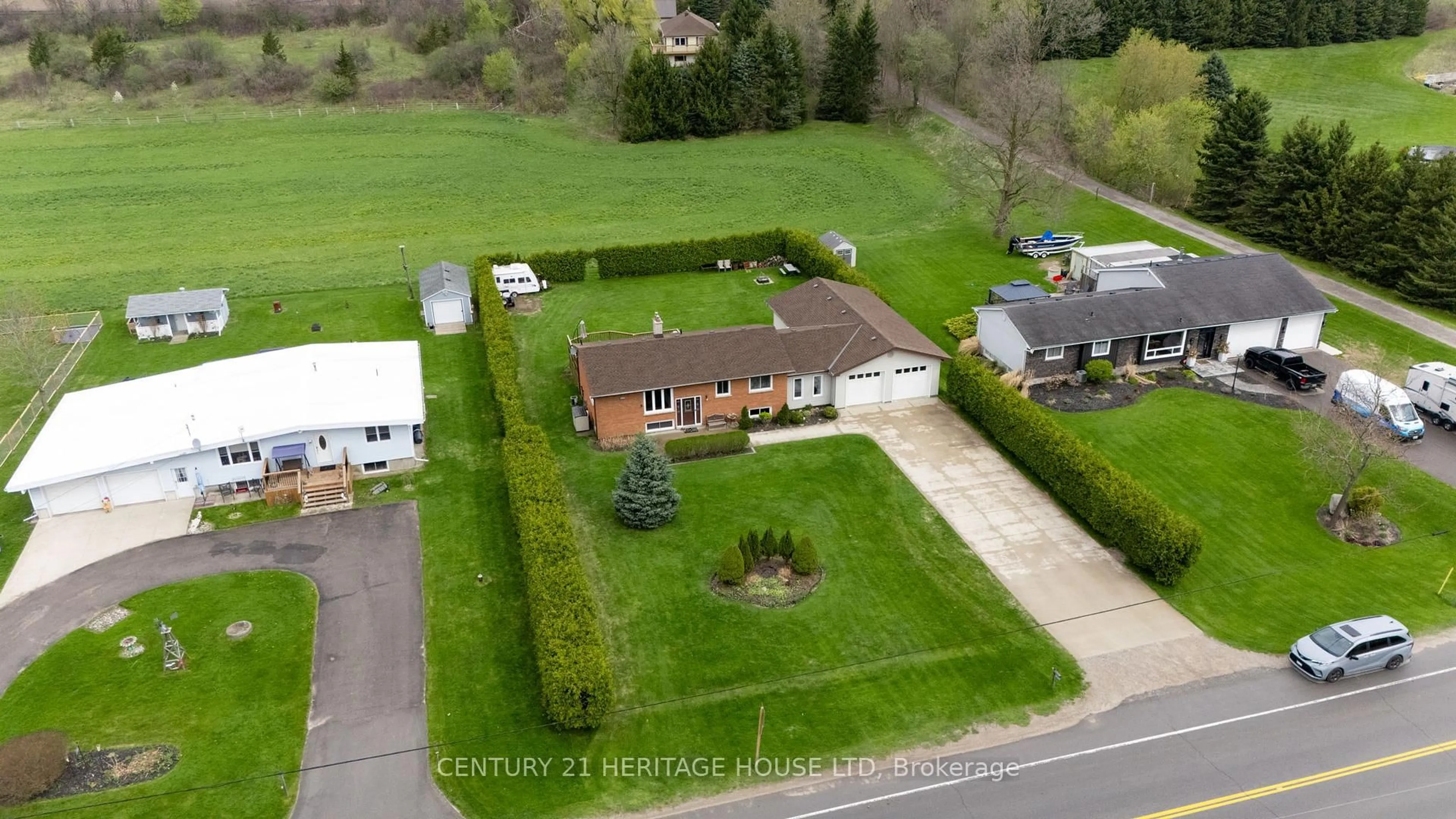 A pic from outside/outdoor area/front of a property/back of a property/a pic from drone, street for 2720 Catherine St, Thames Centre Ontario N0L 1G4