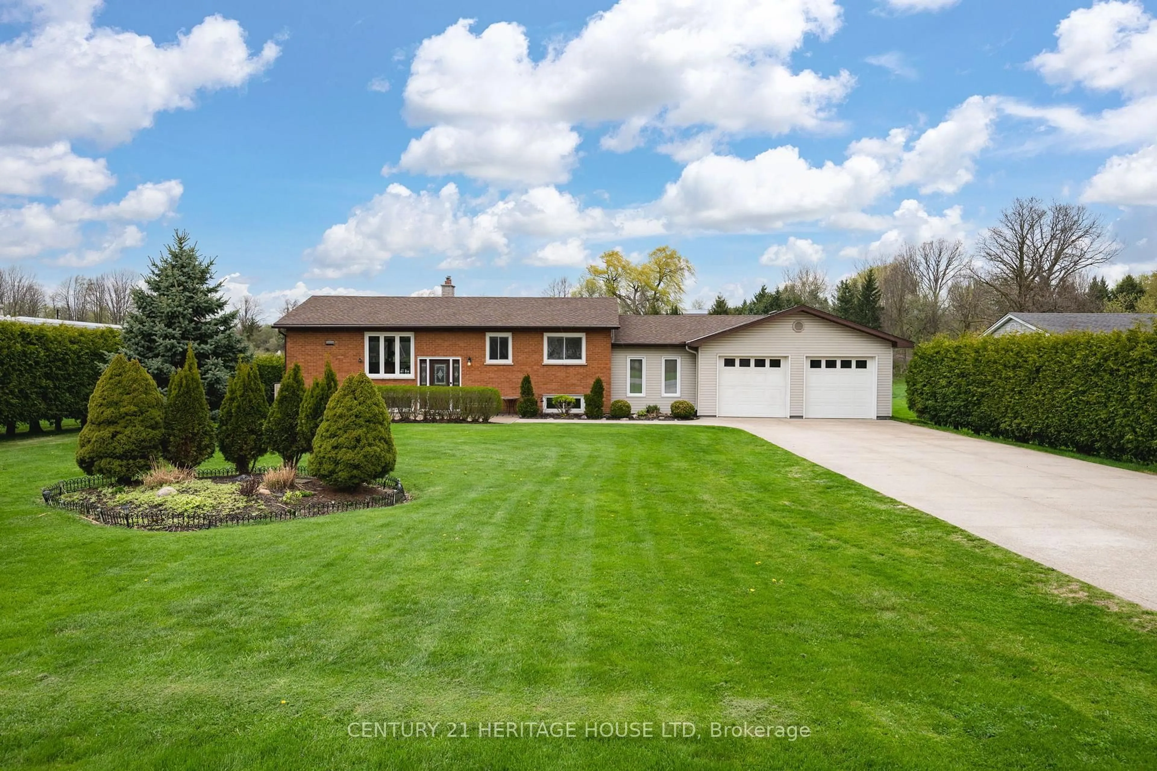 Home with vinyl exterior material, street for 2720 Catherine St, Thames Centre Ontario N0L 1G4